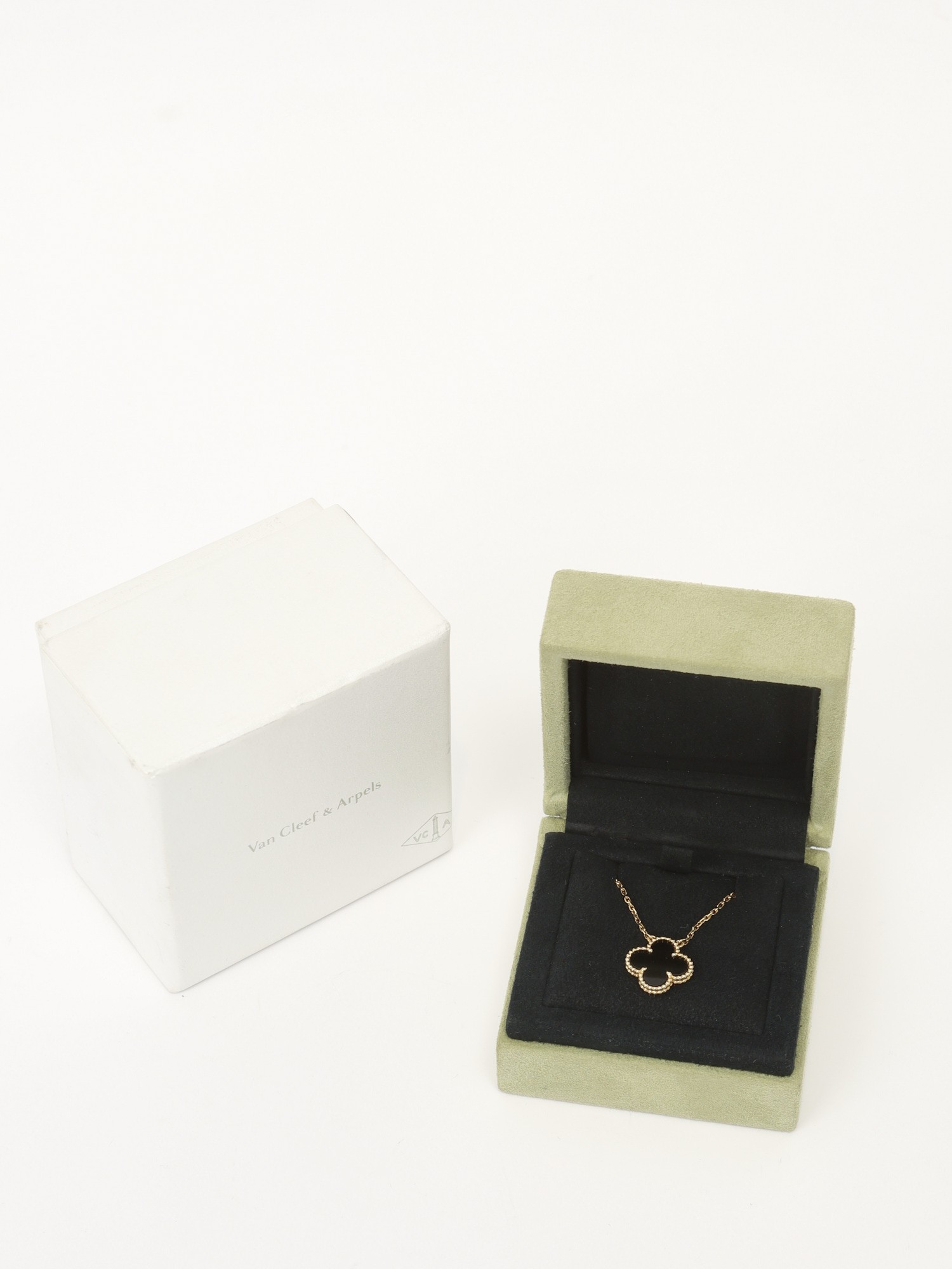 Van Cleef & Arpels Alhambra  6