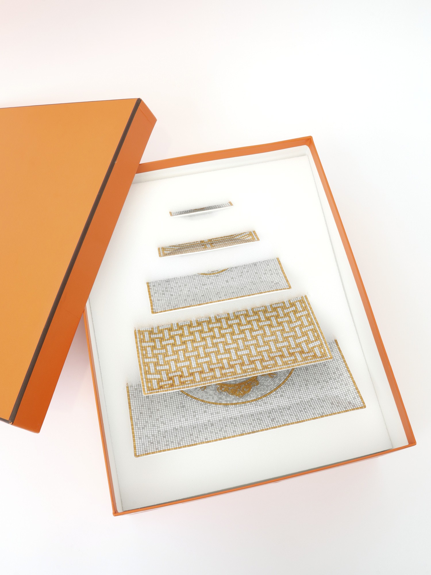 Hermes Set of plates  1