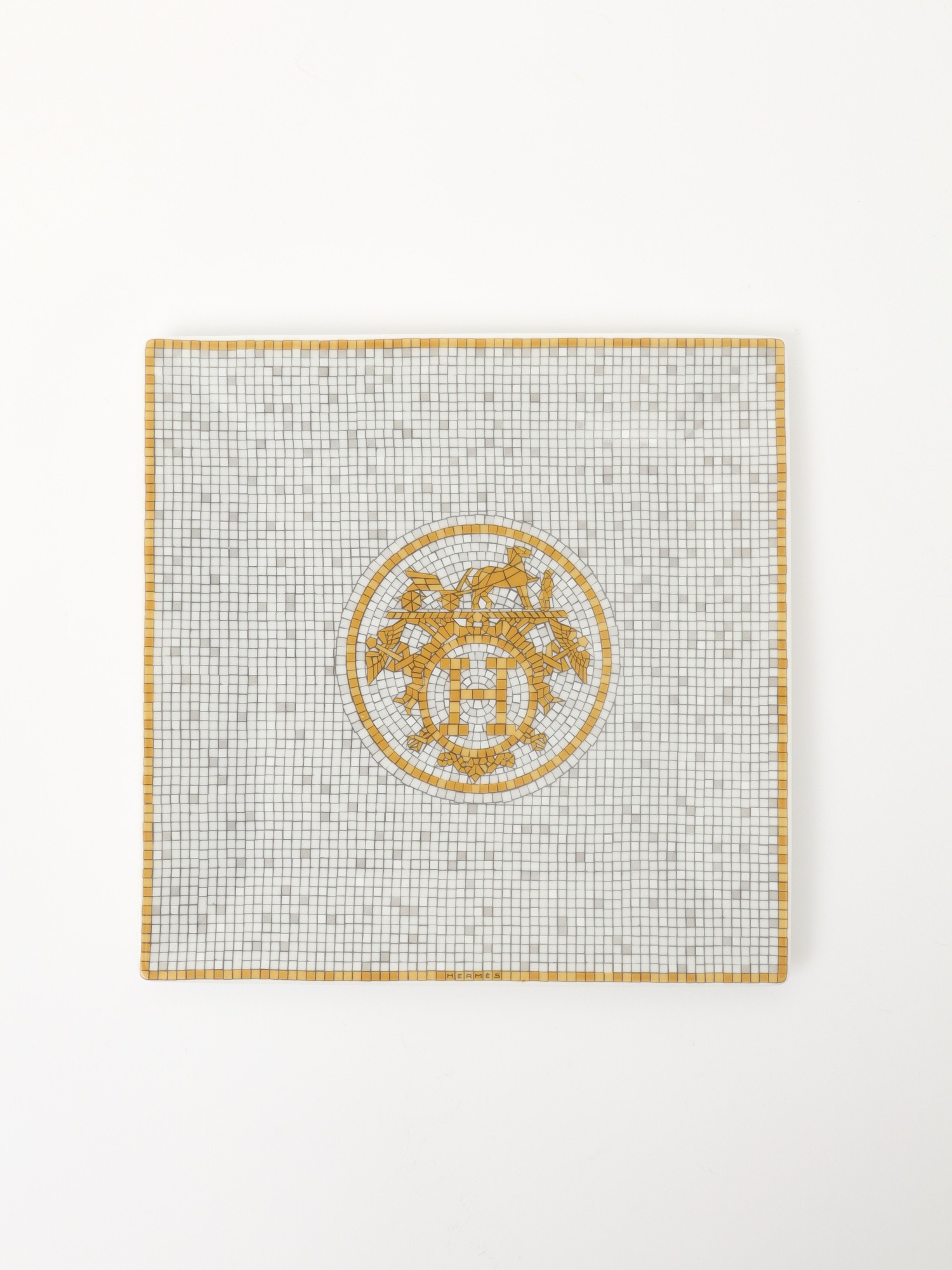 Hermes Set of plates  4