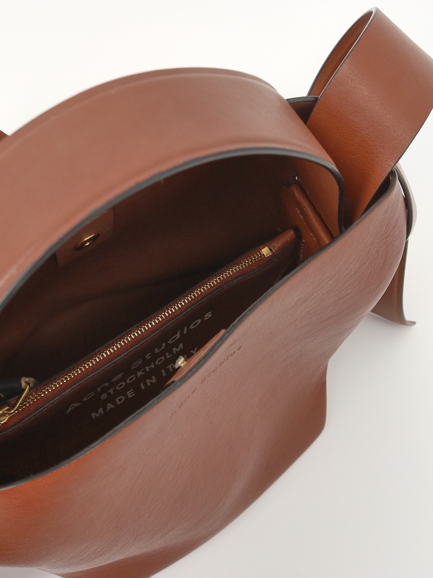 Acne Studios Musubi 16