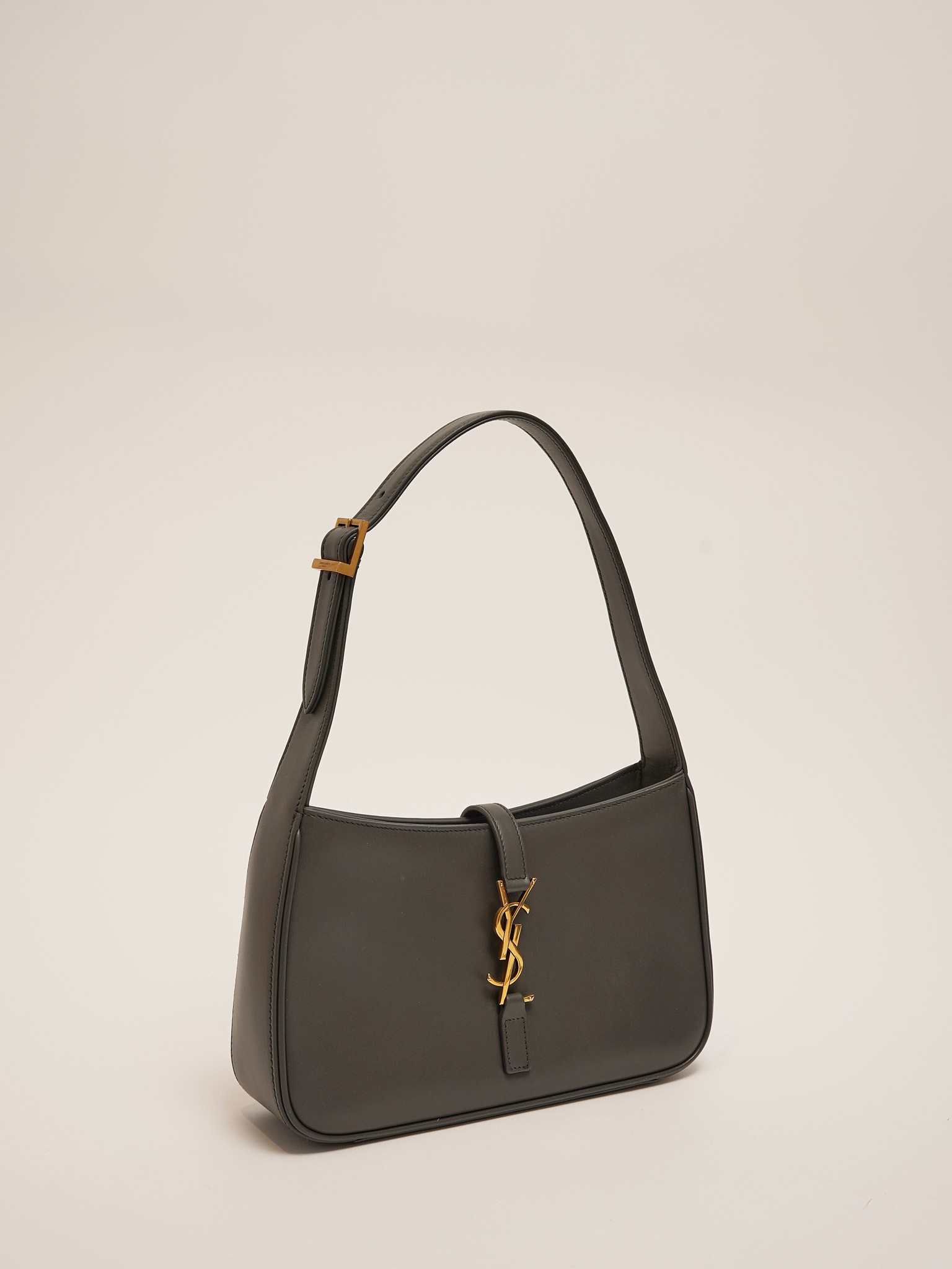 Saint Laurent Le 5 A 7  2