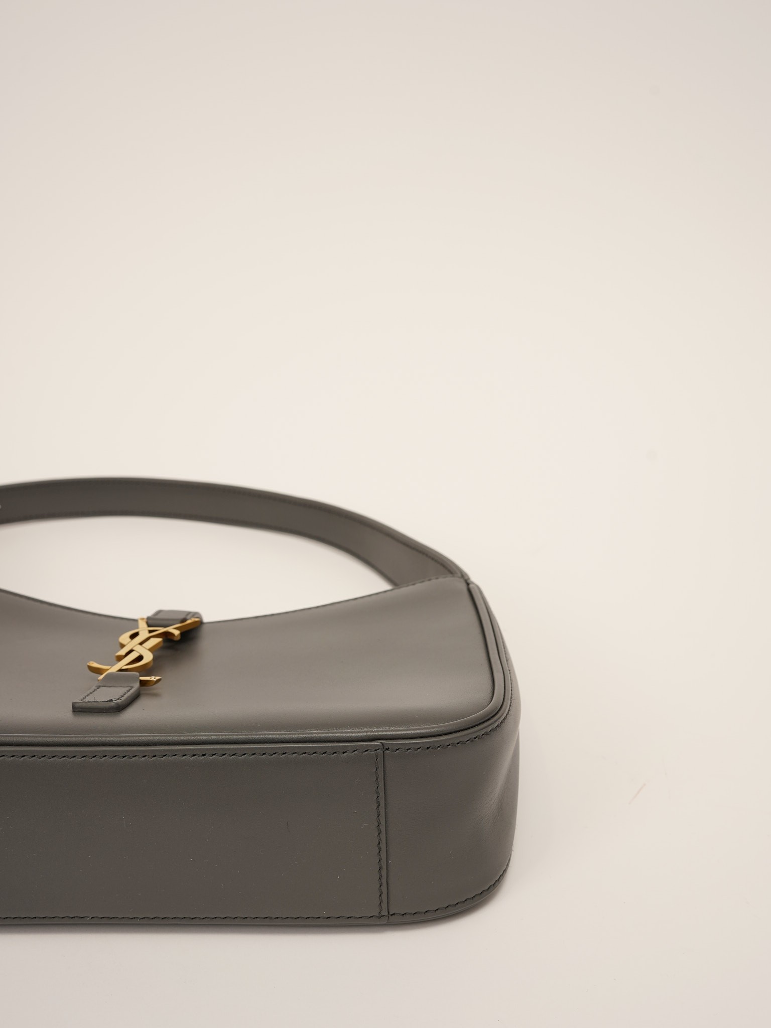 Saint Laurent Le 5 A 7  8