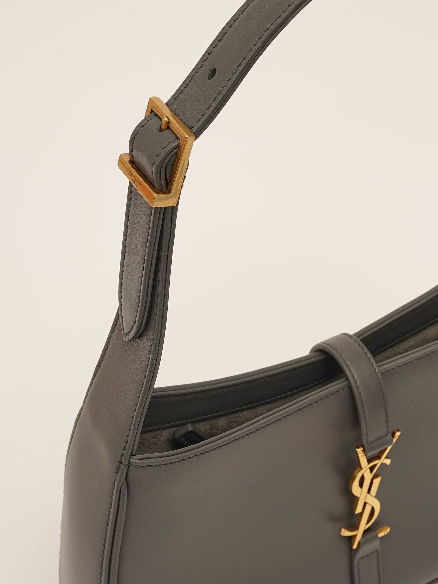 Saint Laurent Le 5 A 7  6