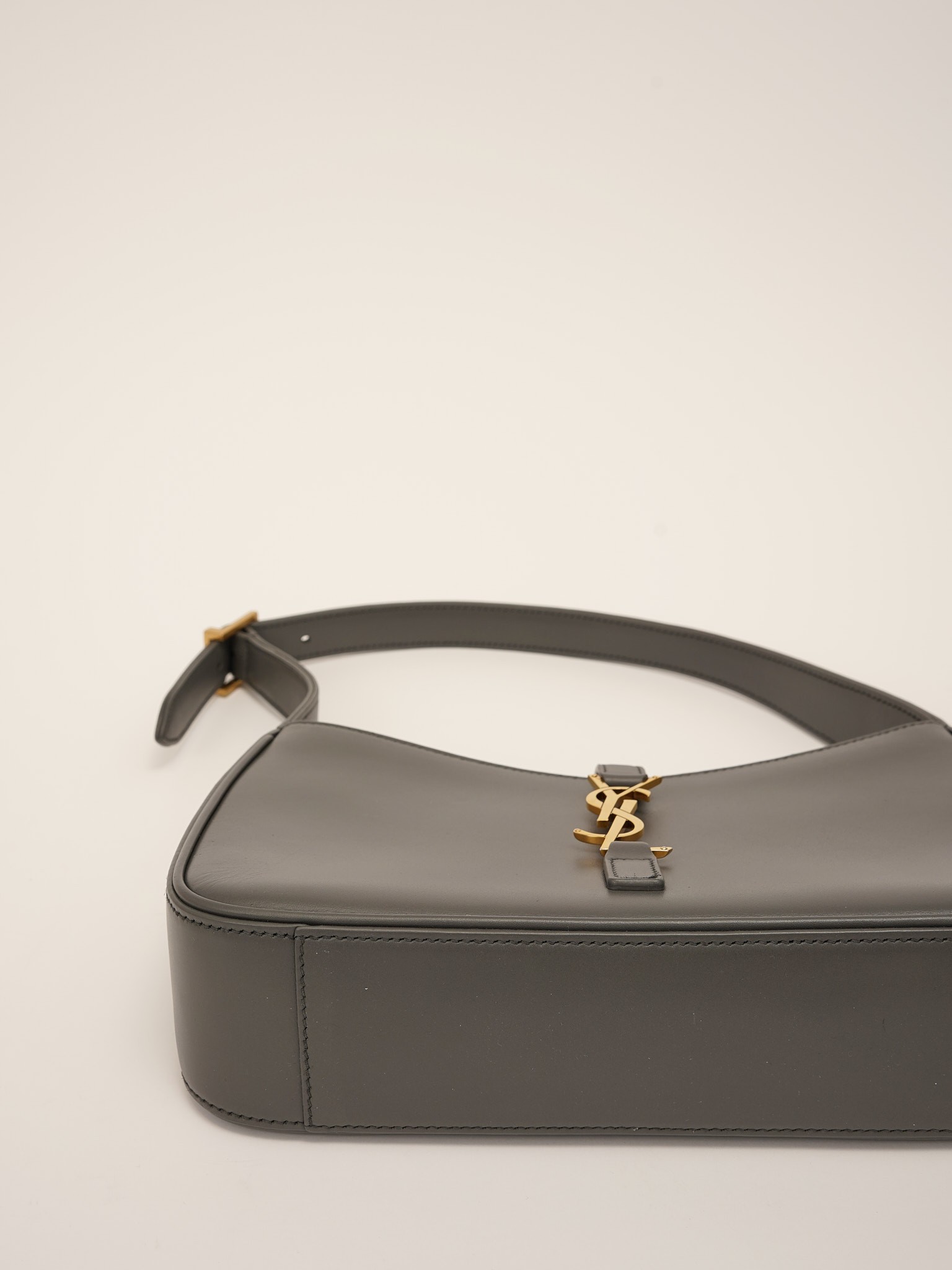 Saint Laurent Le 5 A 7  7