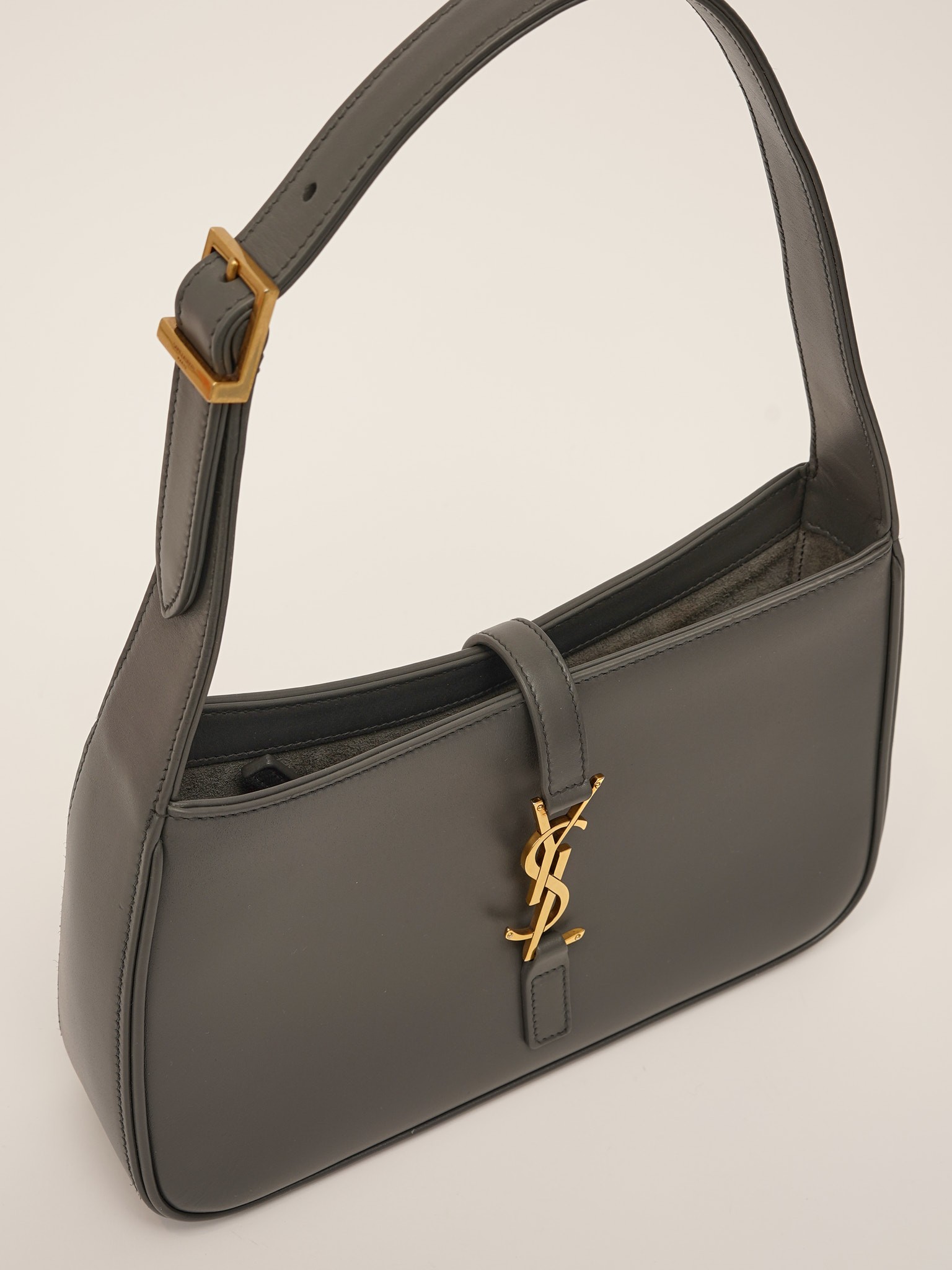 Saint Laurent Le 5 A 7  4