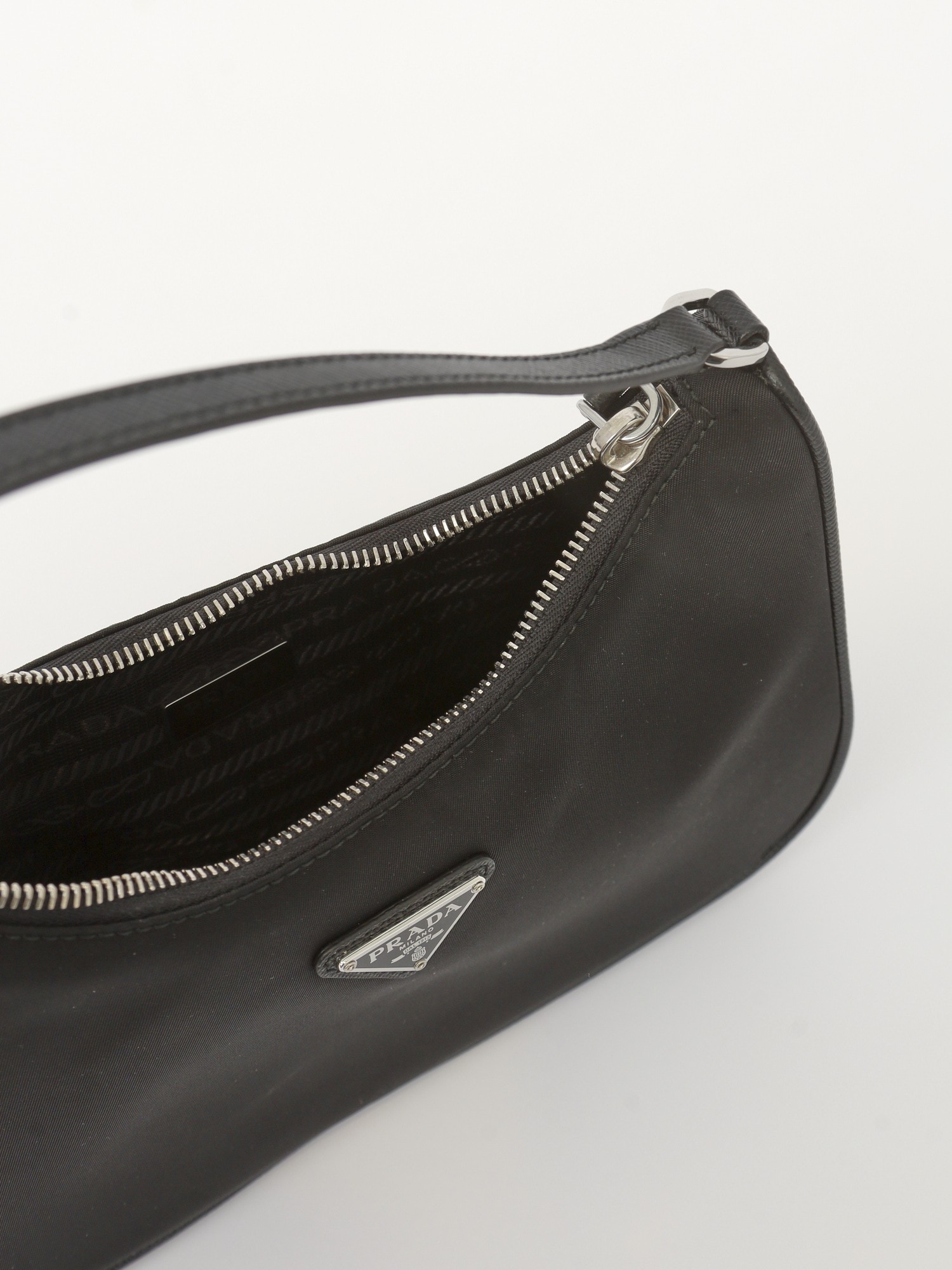 Prada Re-Edition 2005 10