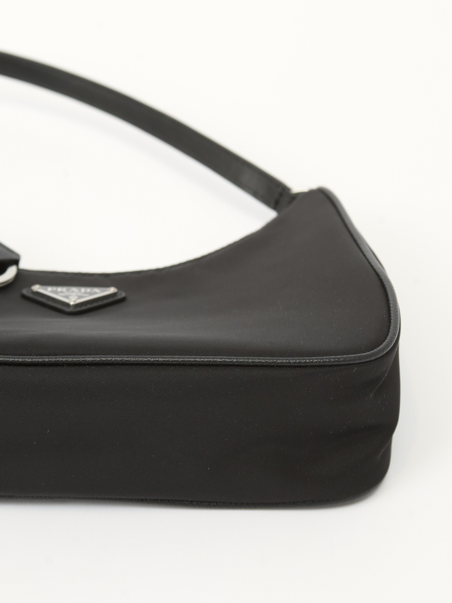 Prada Re-Edition 2005 8