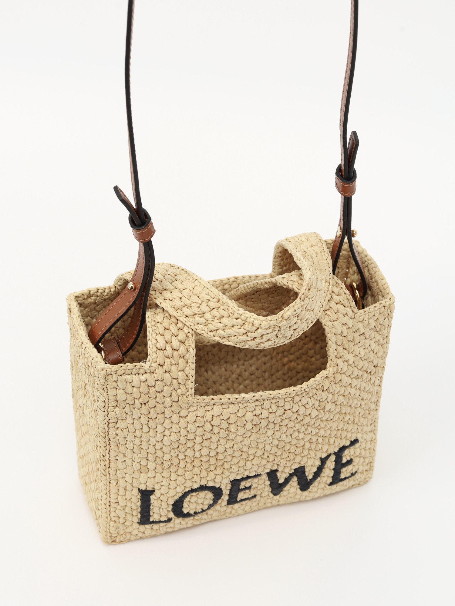 Loewe Font 4