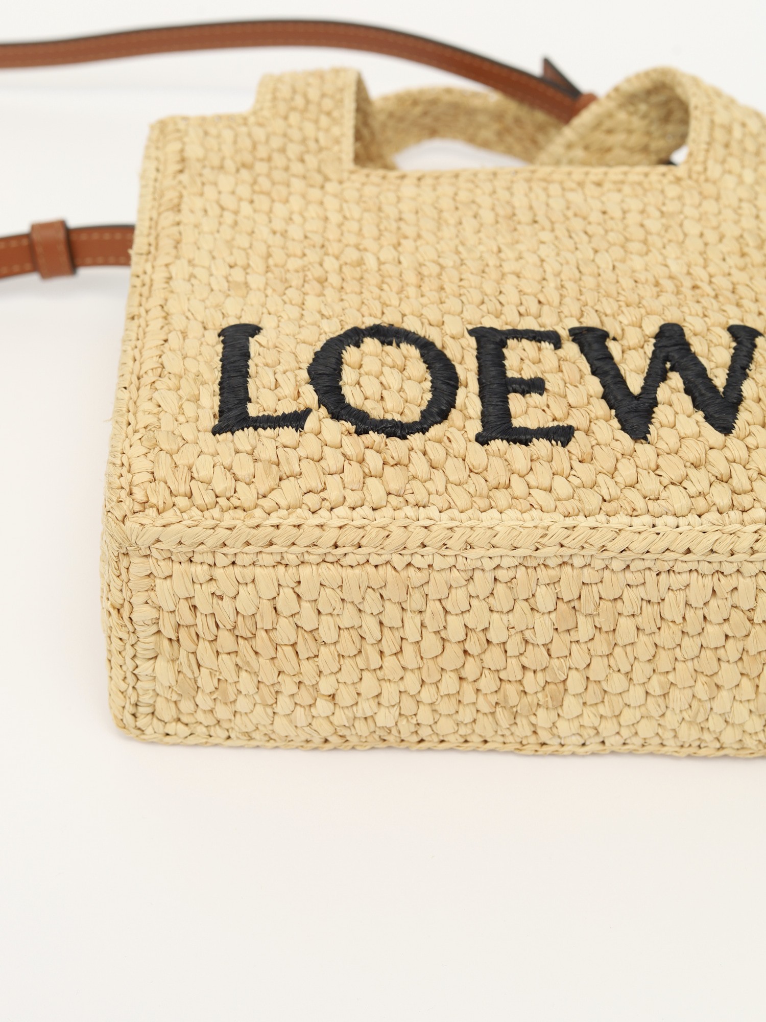 Loewe Font 6