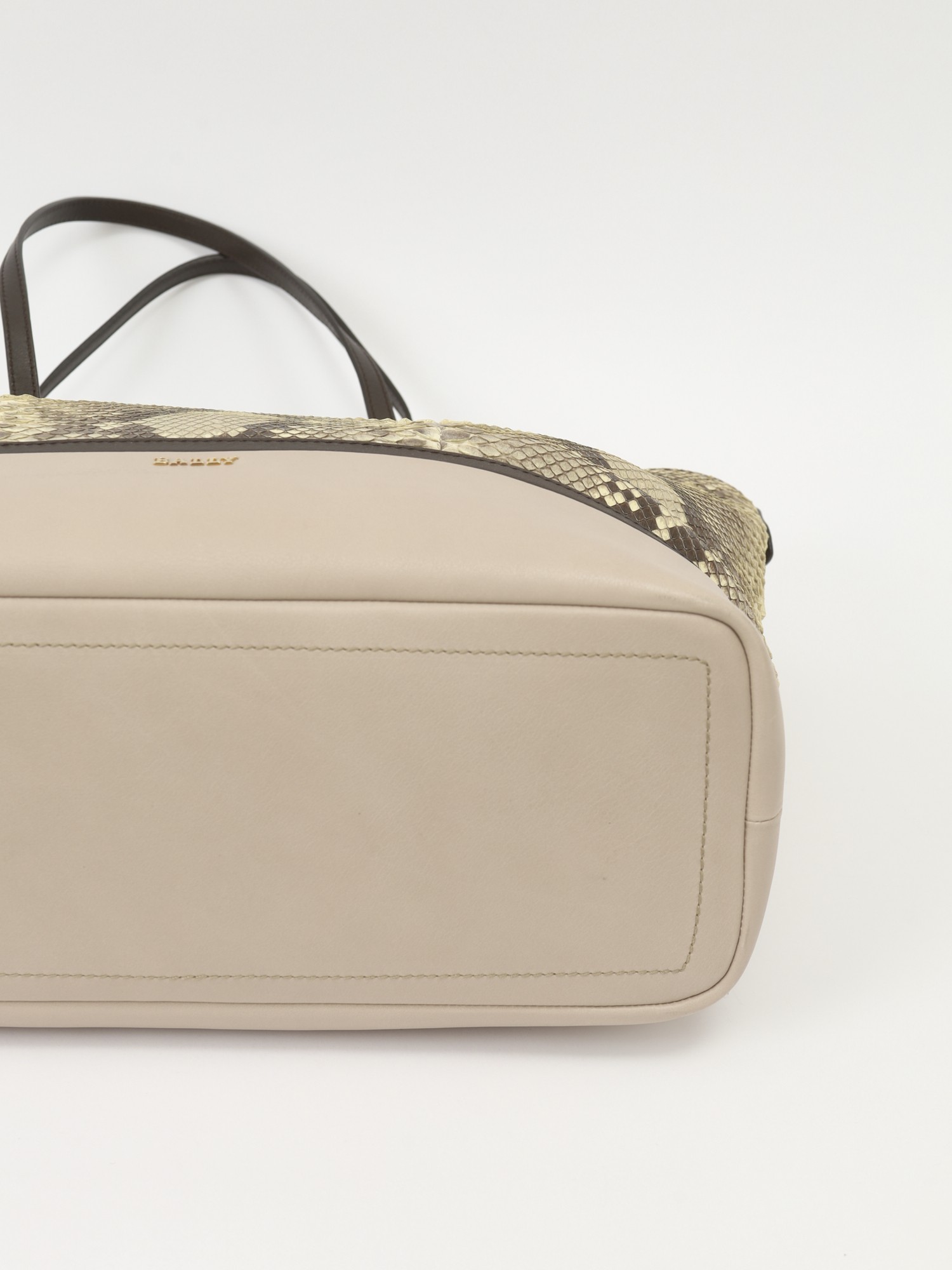 Bally Leather Bag  8
