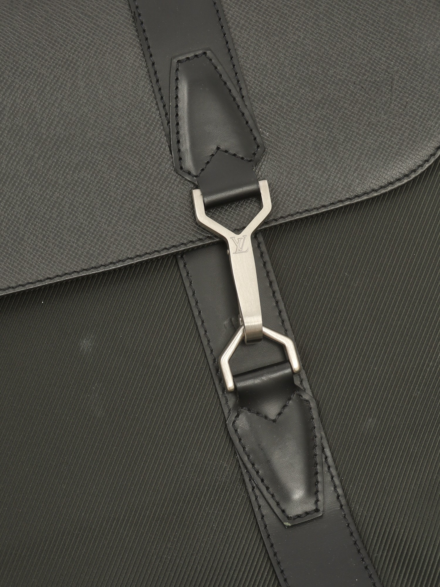 Louis Vuitton Case 4