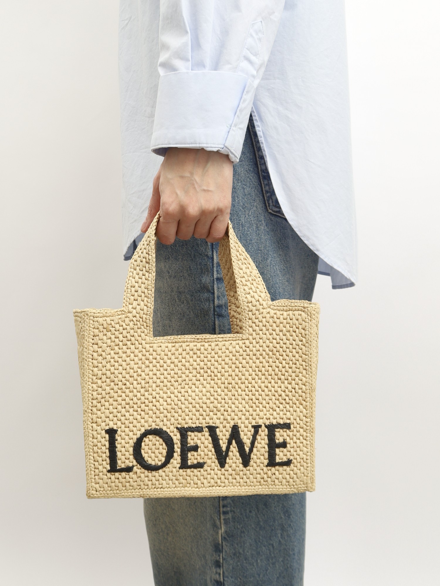 Loewe Font 1