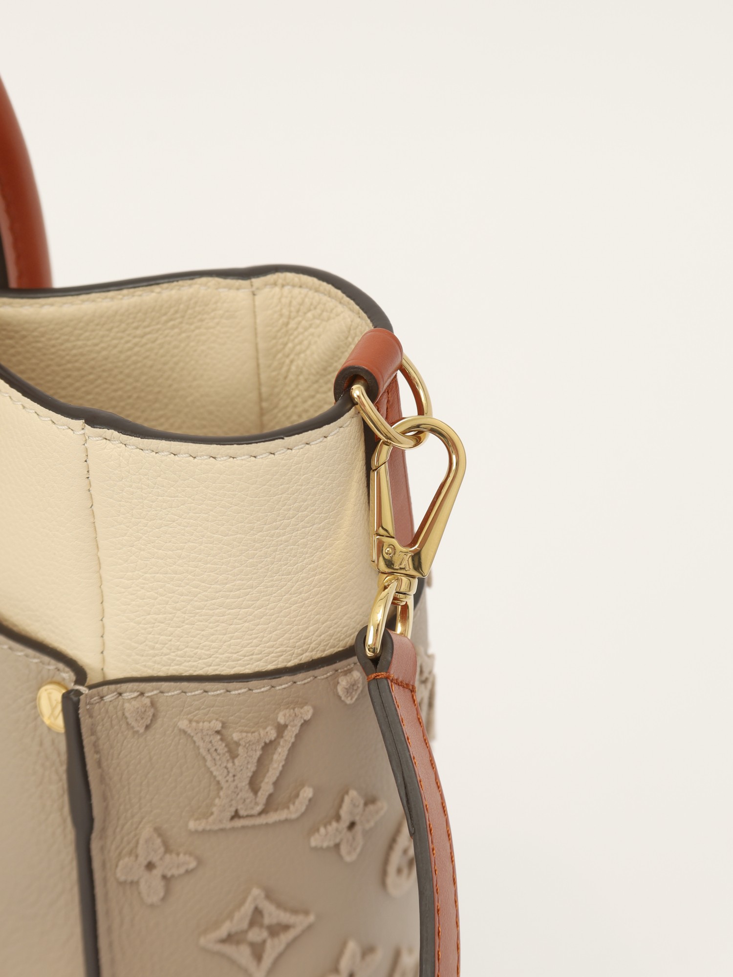 Louis Vuitton On My Side 9