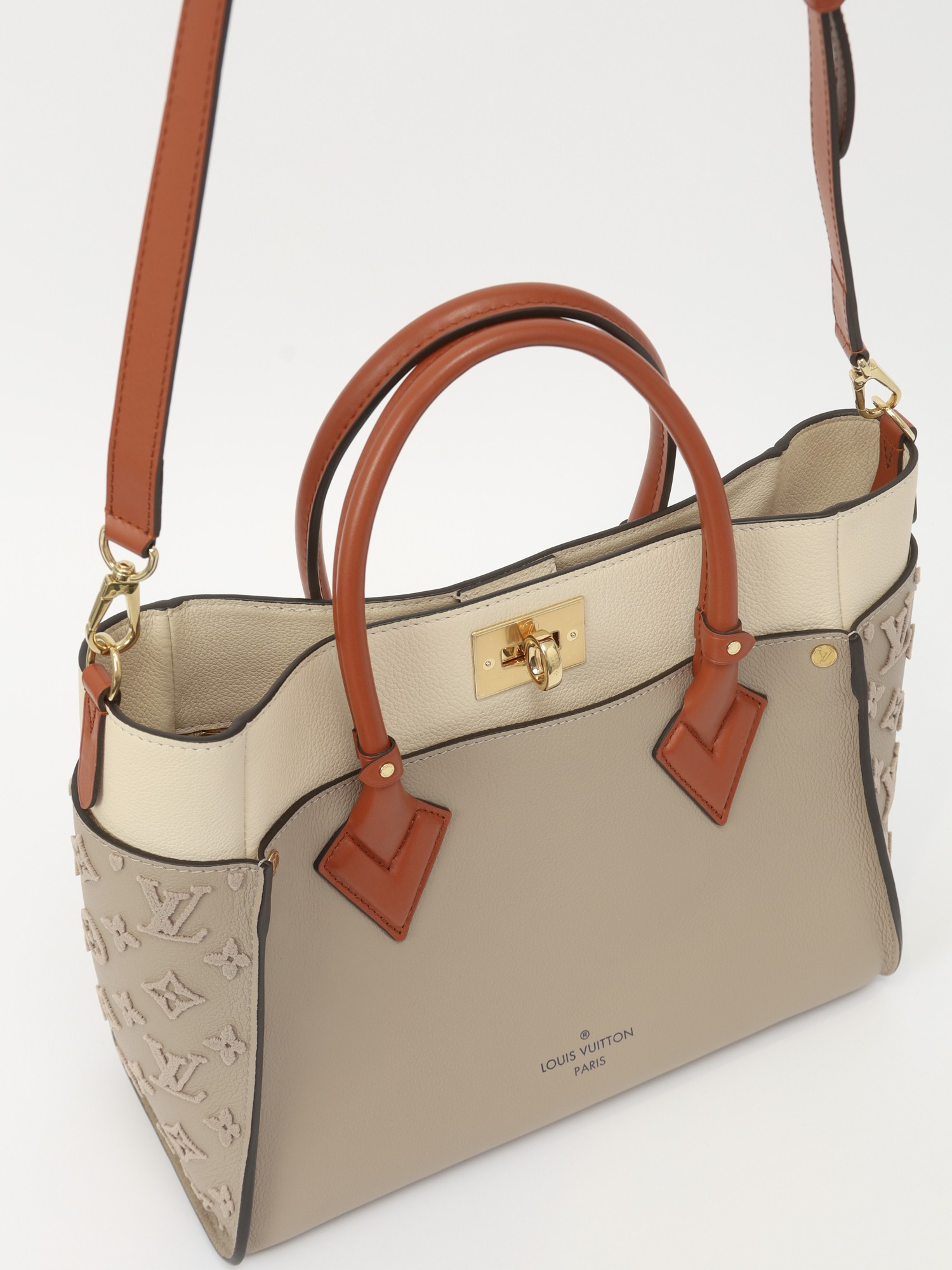 Louis Vuitton On My Side 4