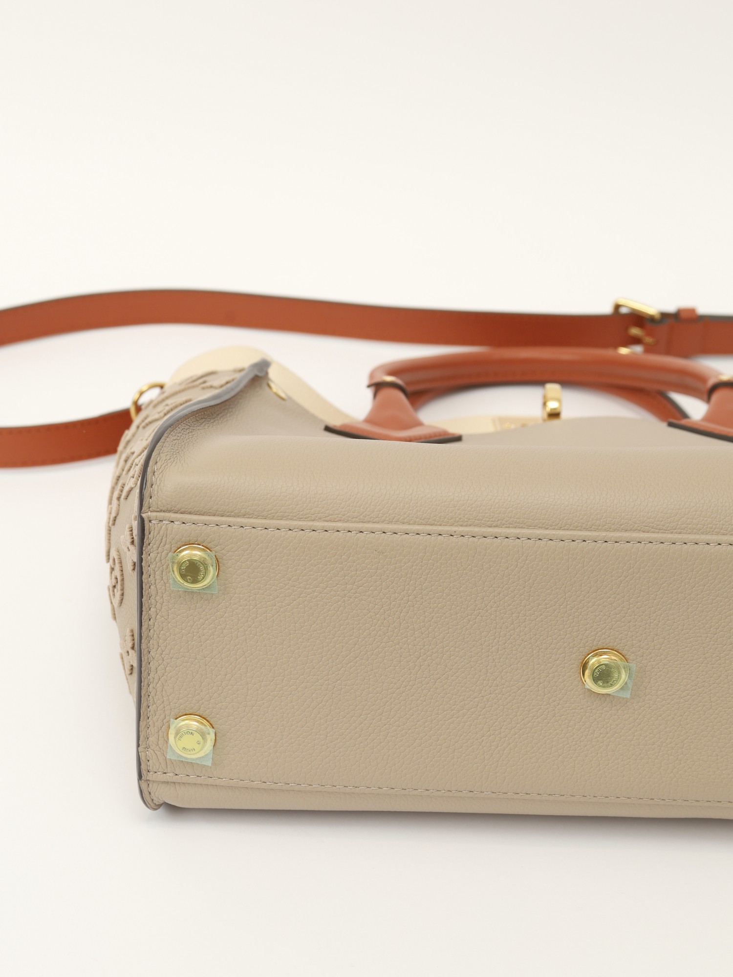 Louis Vuitton On My Side 10