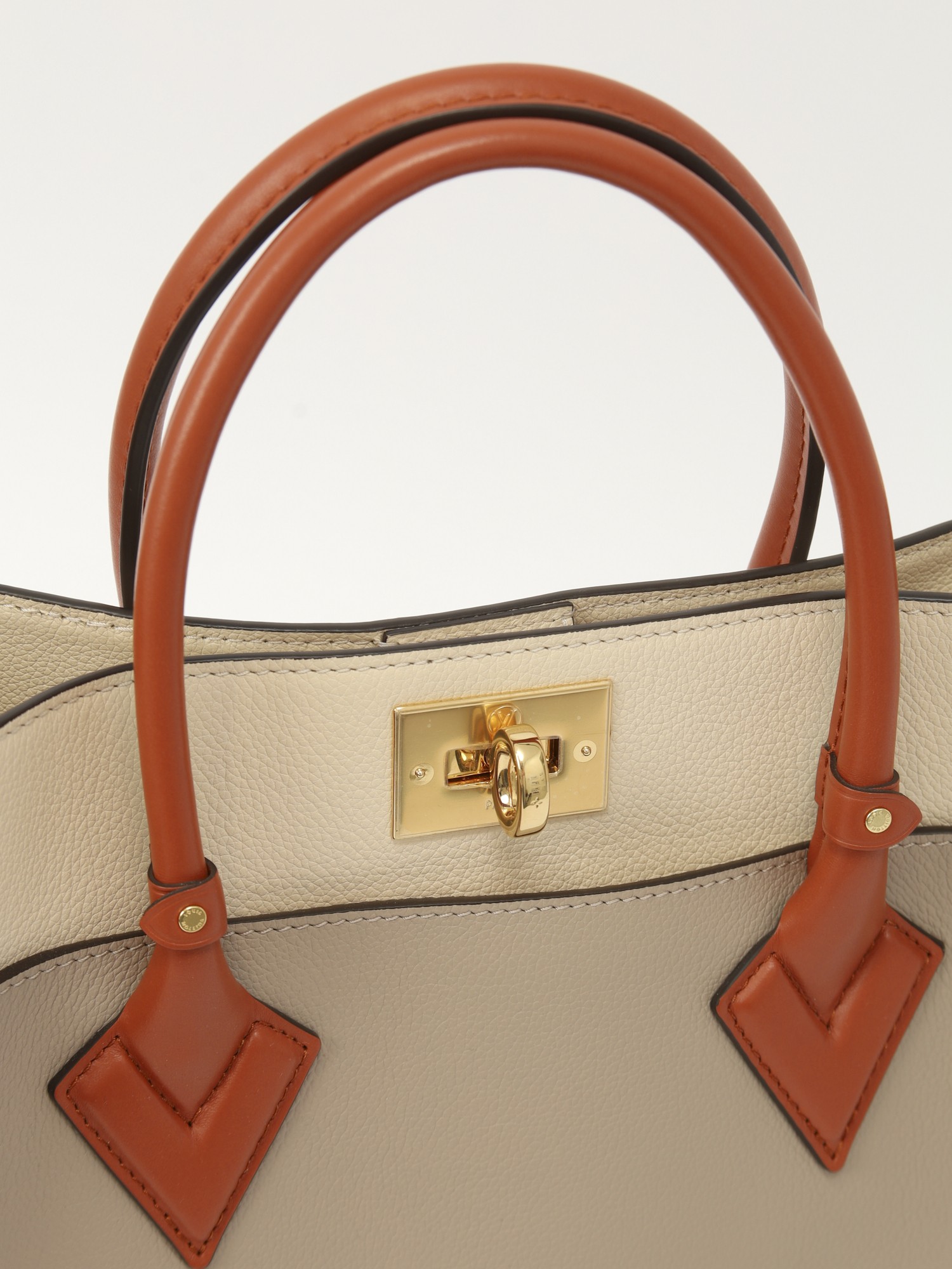 Louis Vuitton On My Side 5