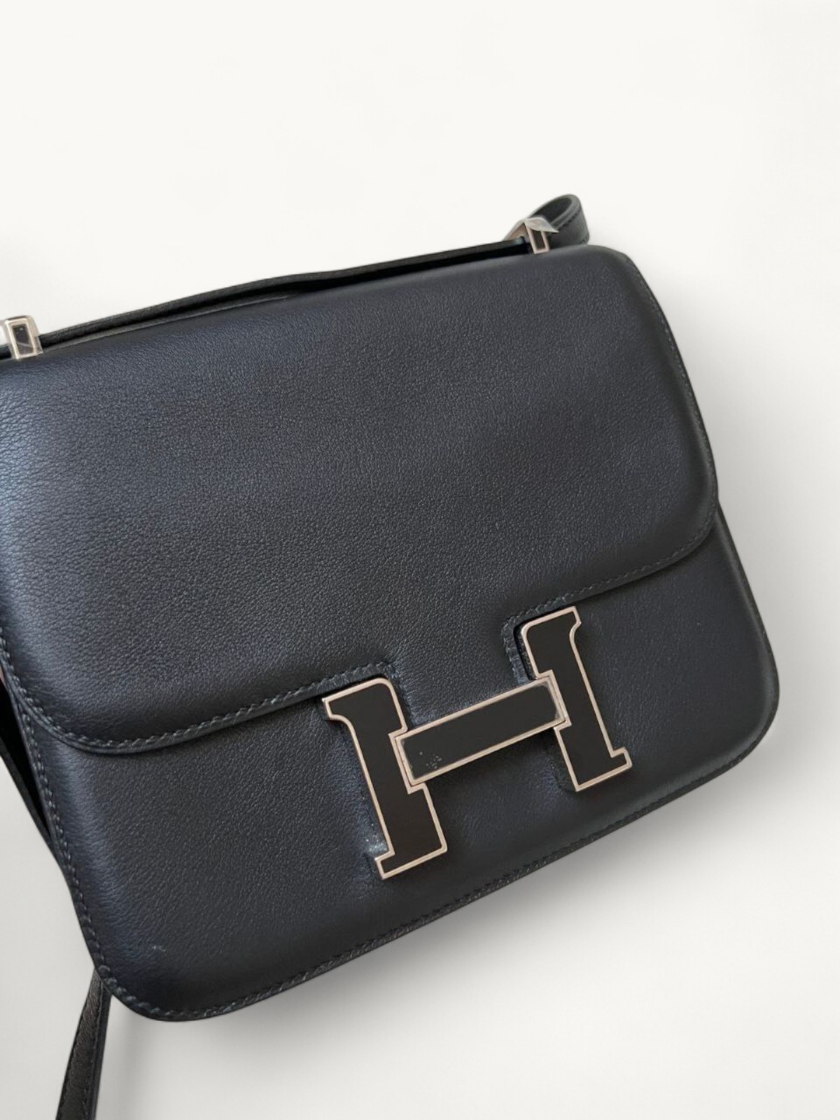 Hermes Constance 18 5