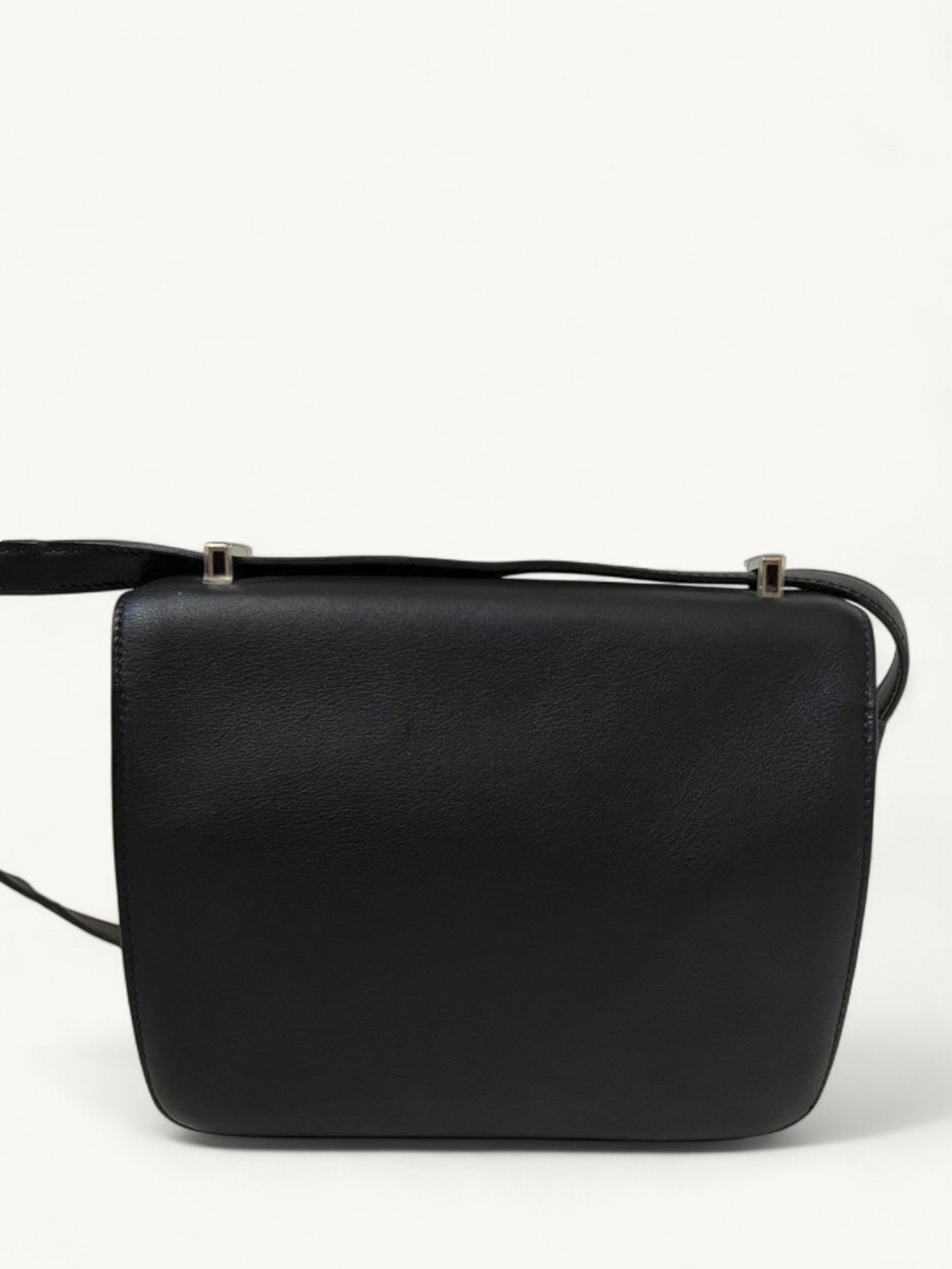 Hermes Constance 18 2