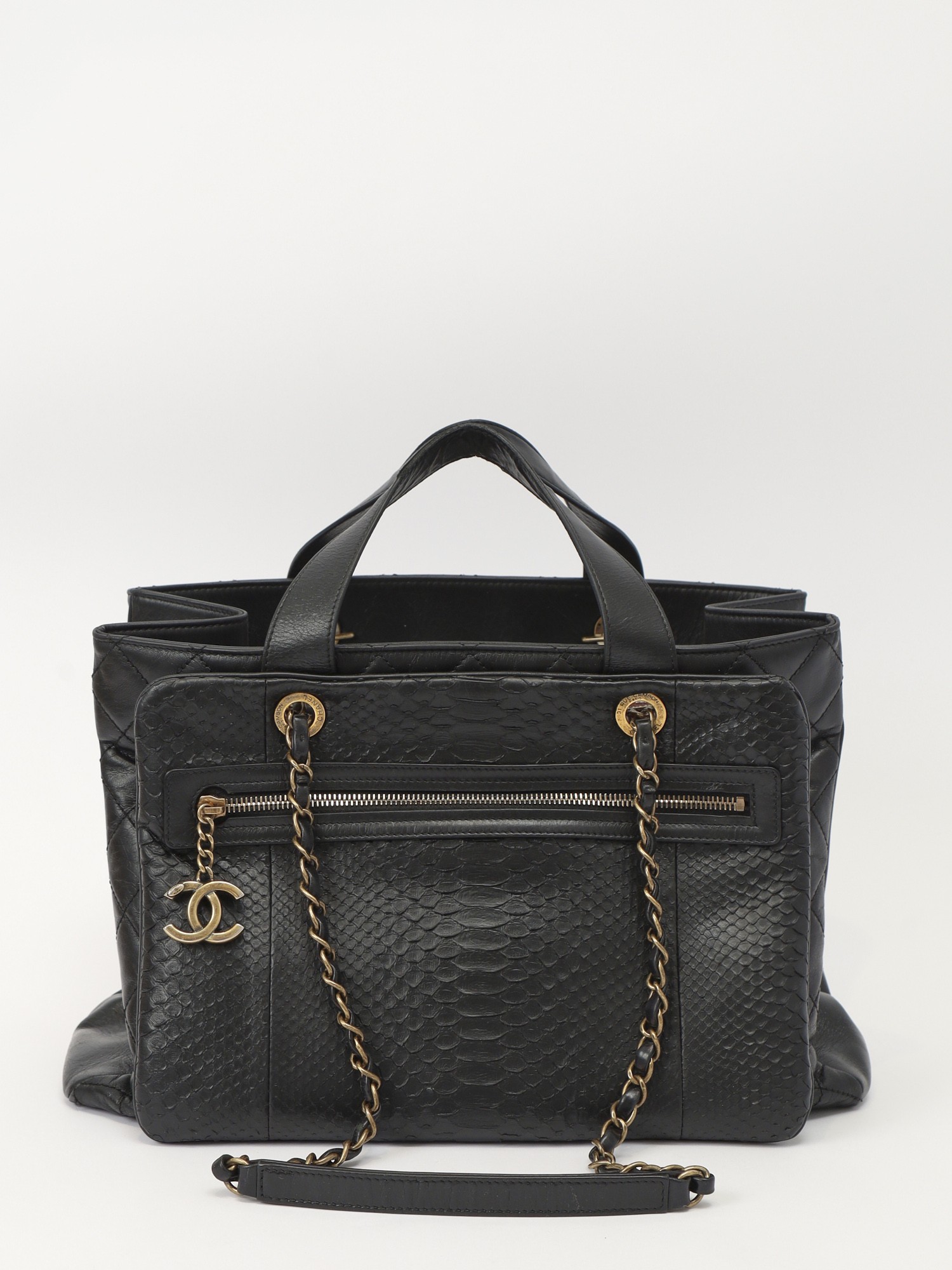 Chanel Leather Bag  0