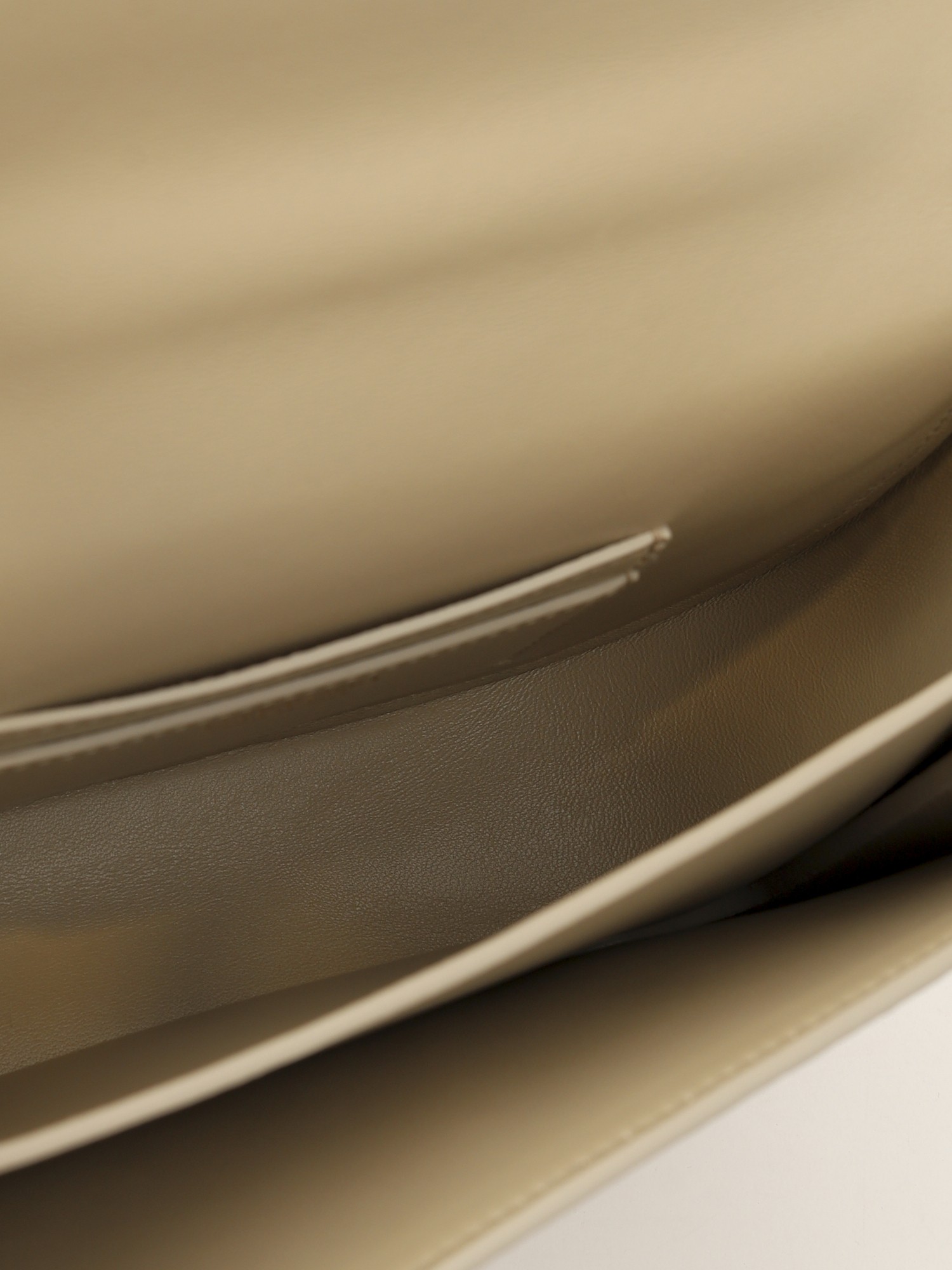 Salvatore Ferragamo Gancini 10