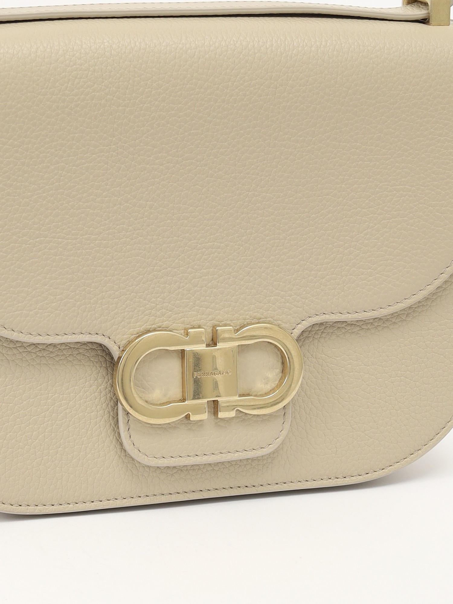 Salvatore Ferragamo Gancini 5