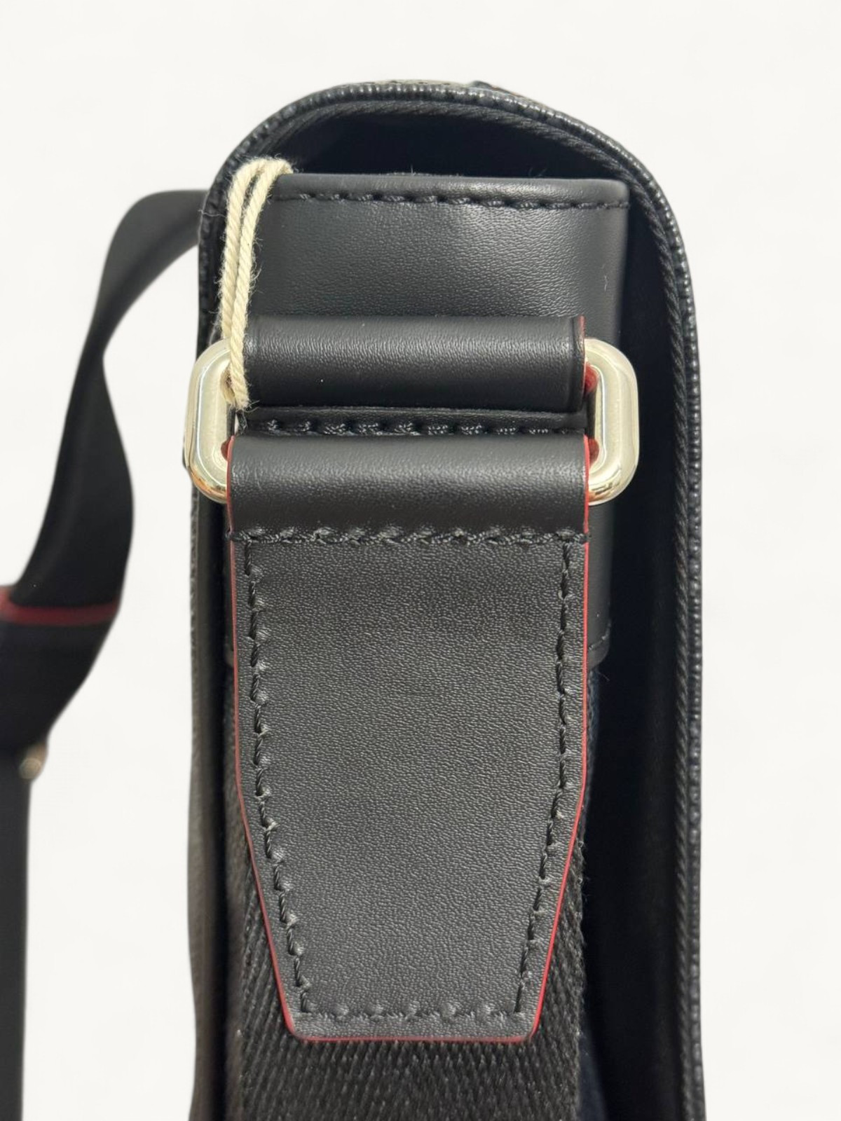 Сумки Louis Vuitton District изображение #6