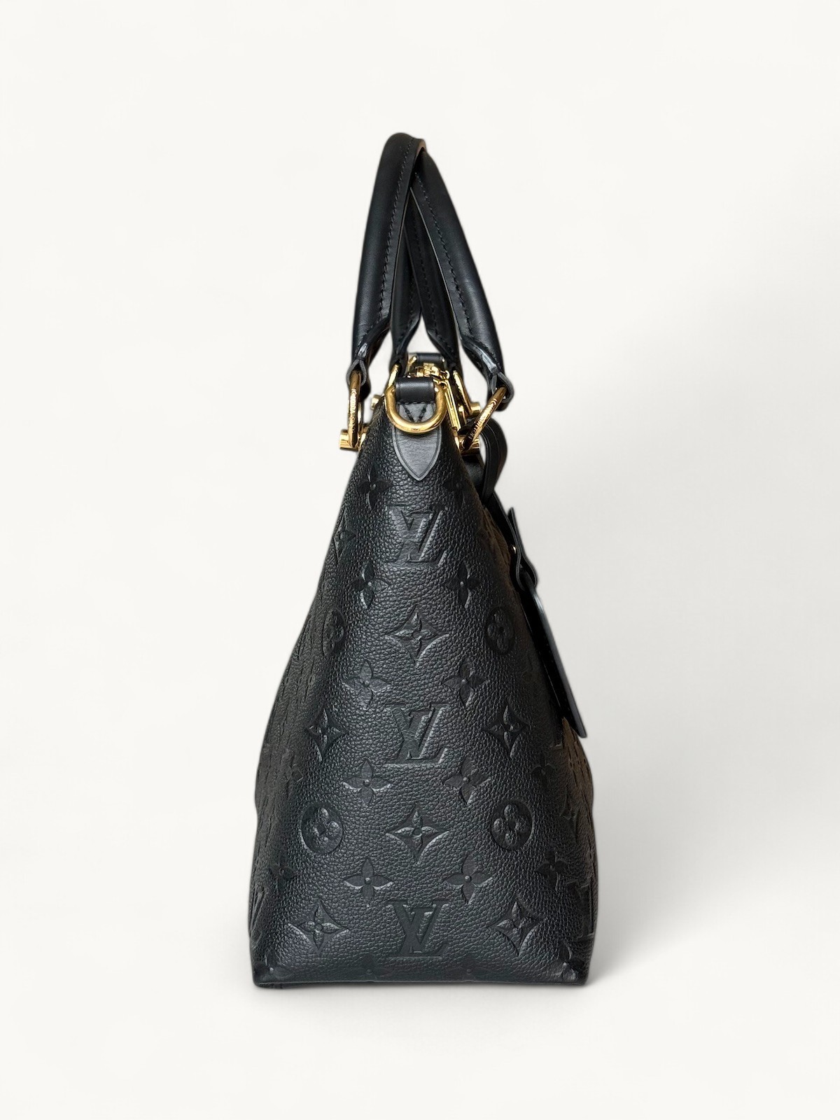 Louis Vuitton V Tote 3