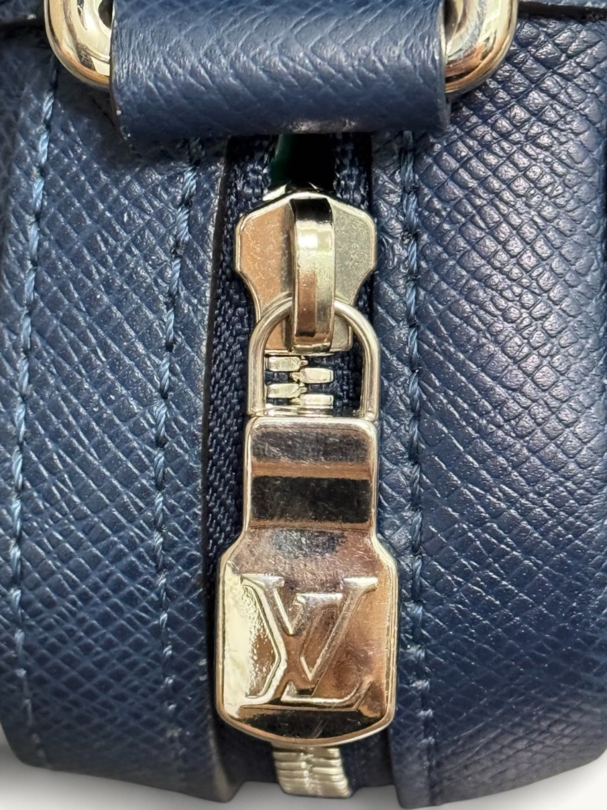 Louis Vuitton Anton 9