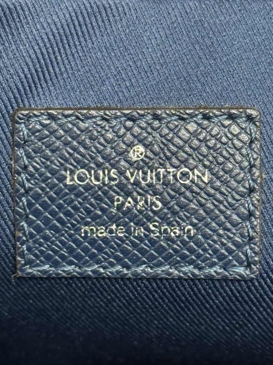 Louis Vuitton Anton 10