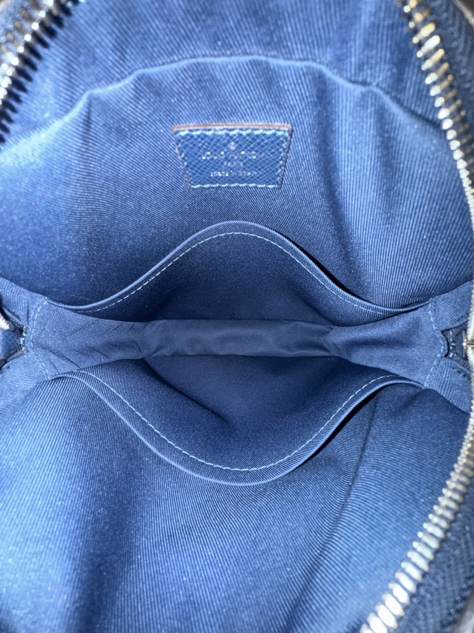 Louis Vuitton Anton 8