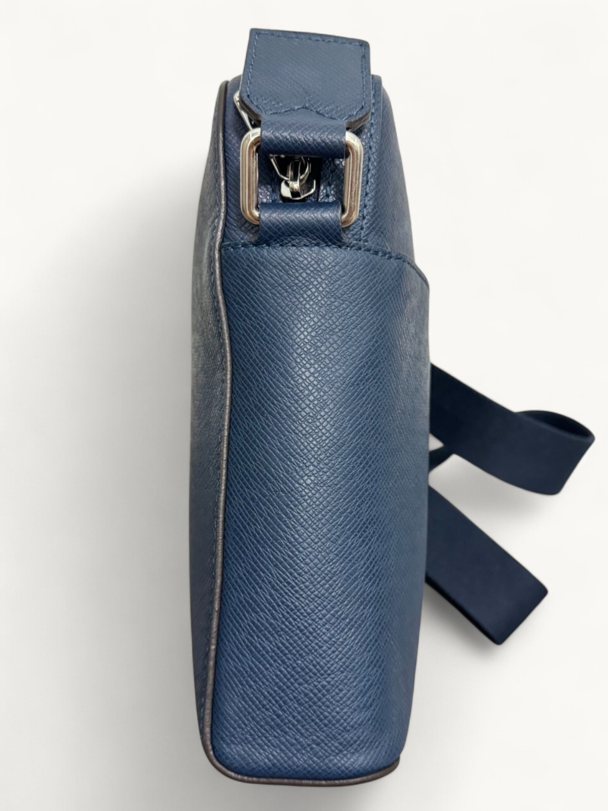 Louis Vuitton Anton 3