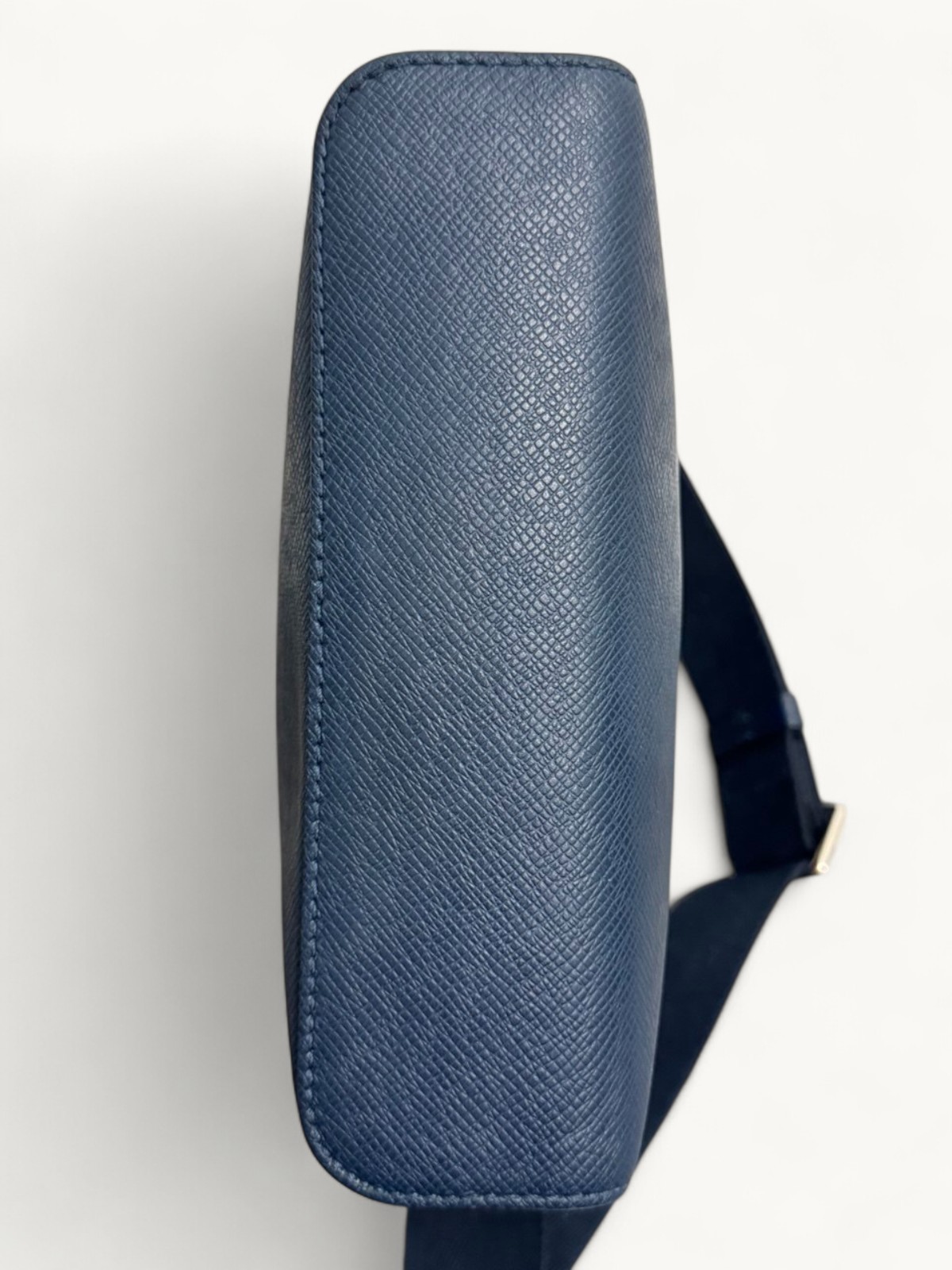 Louis Vuitton Anton 5