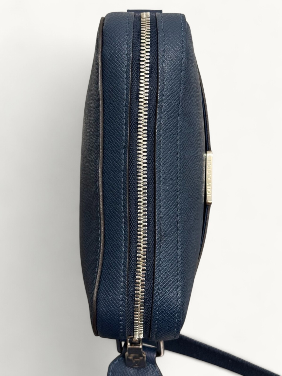 Louis Vuitton Anton 6