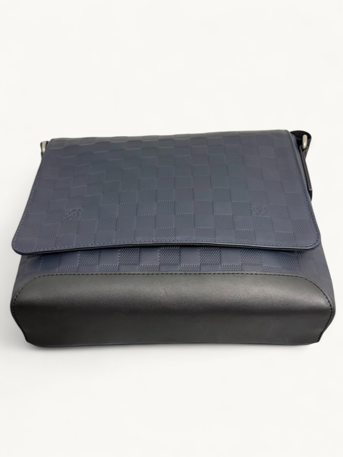 Louis Vuitton District 6