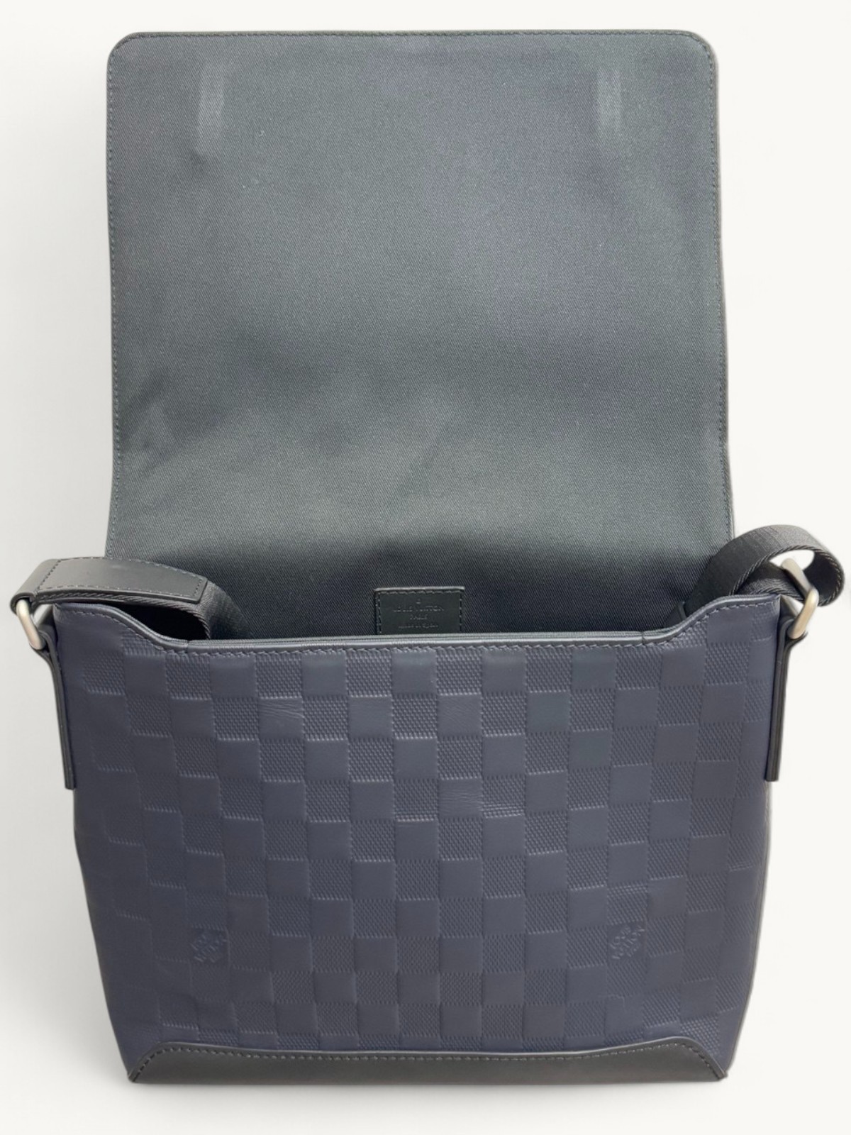 Louis Vuitton District 7