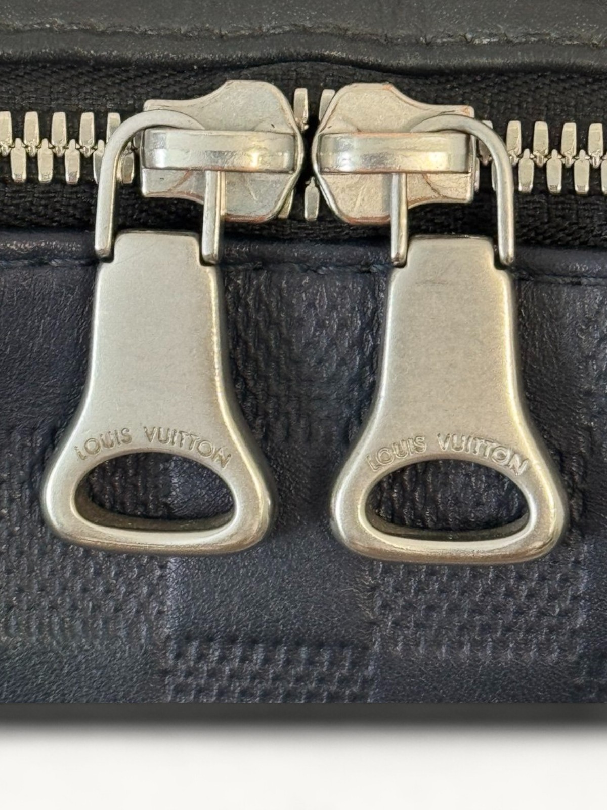 Louis Vuitton Avenue 9