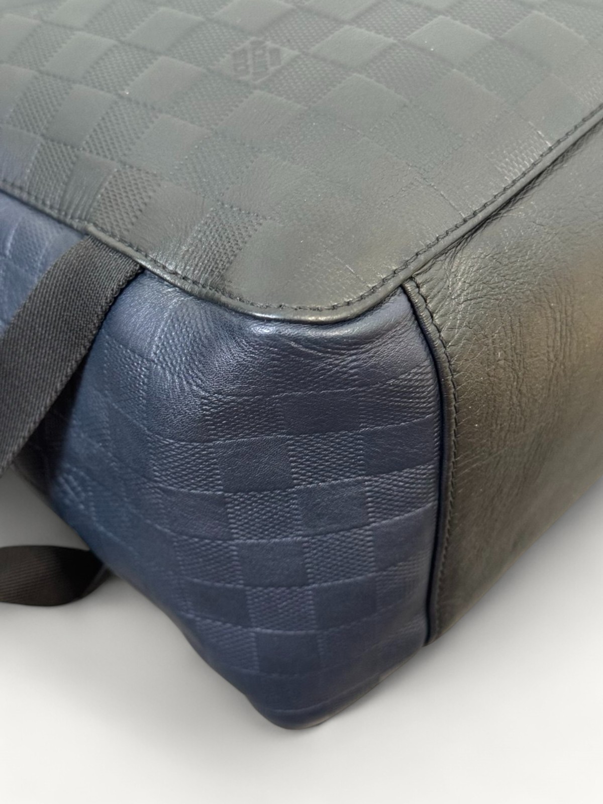 Louis Vuitton Avenue 4