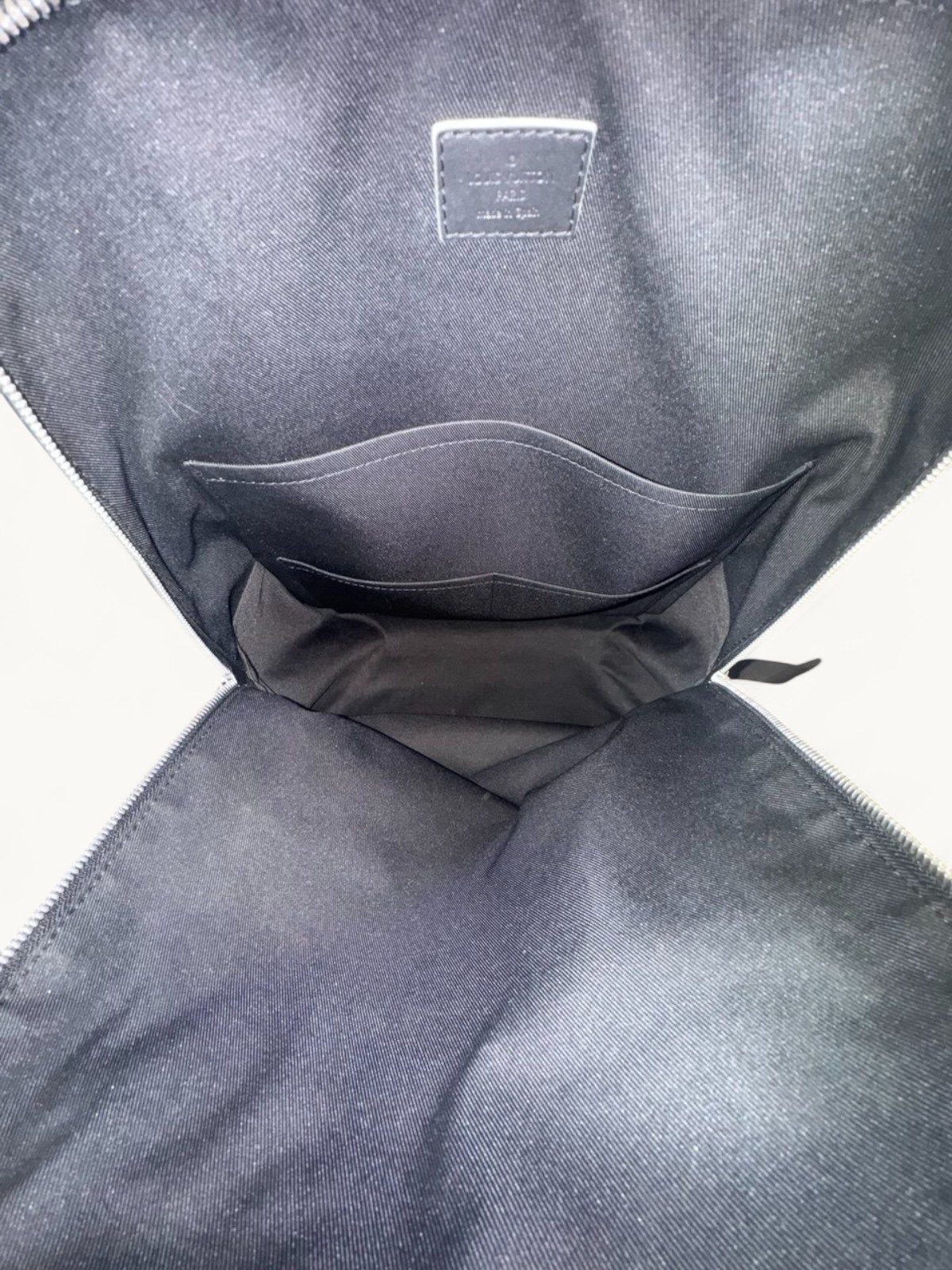 Louis Vuitton Avenue 11