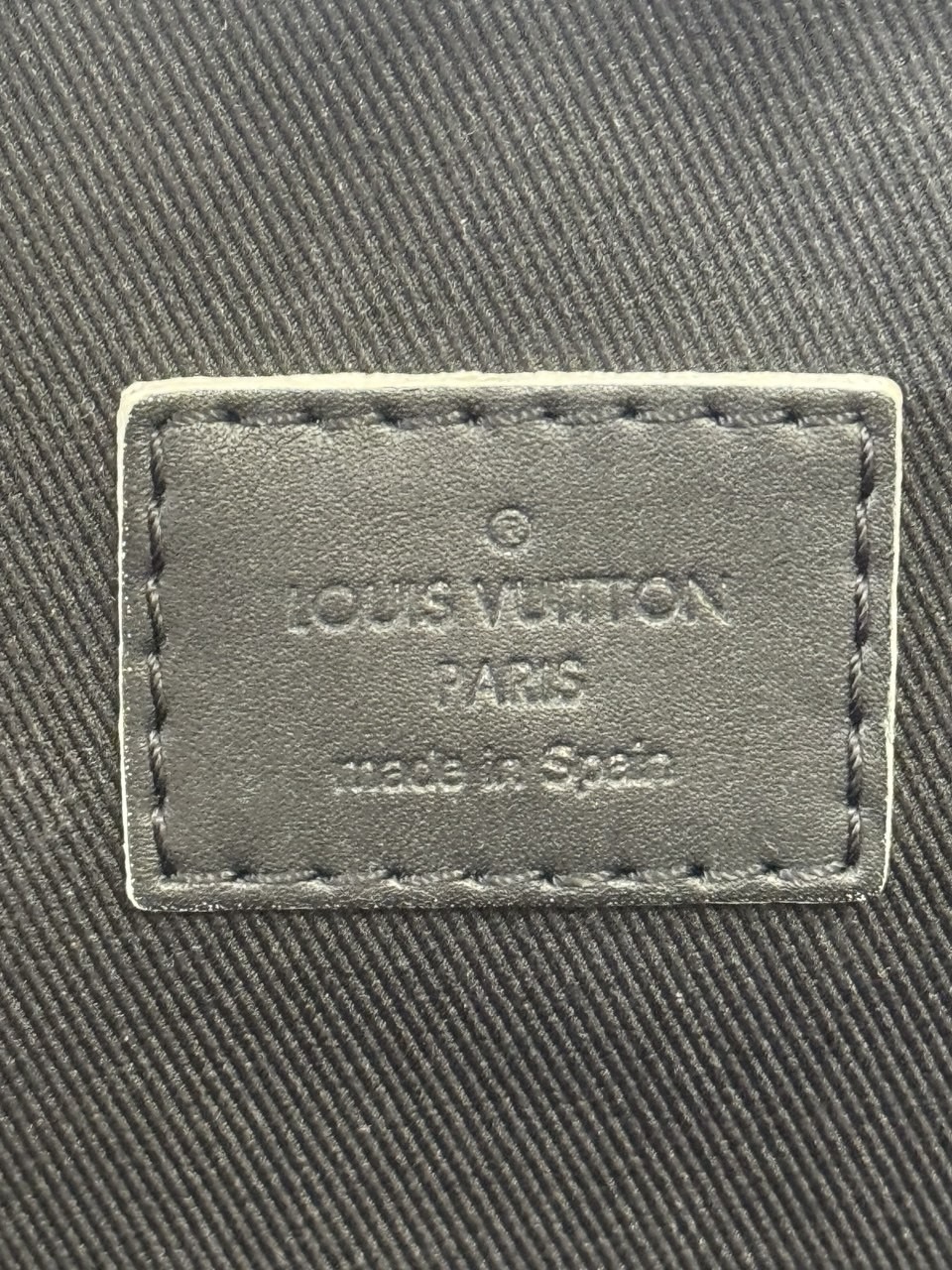 Louis Vuitton Avenue 12