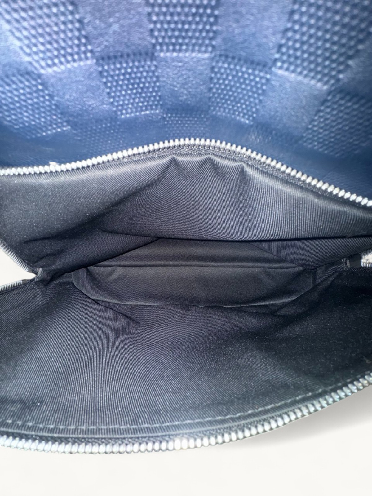 Louis Vuitton Avenue 10