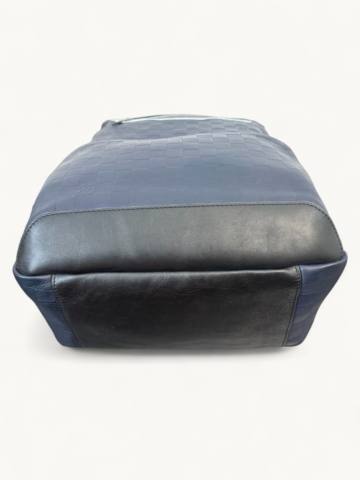 Louis Vuitton Avenue 6