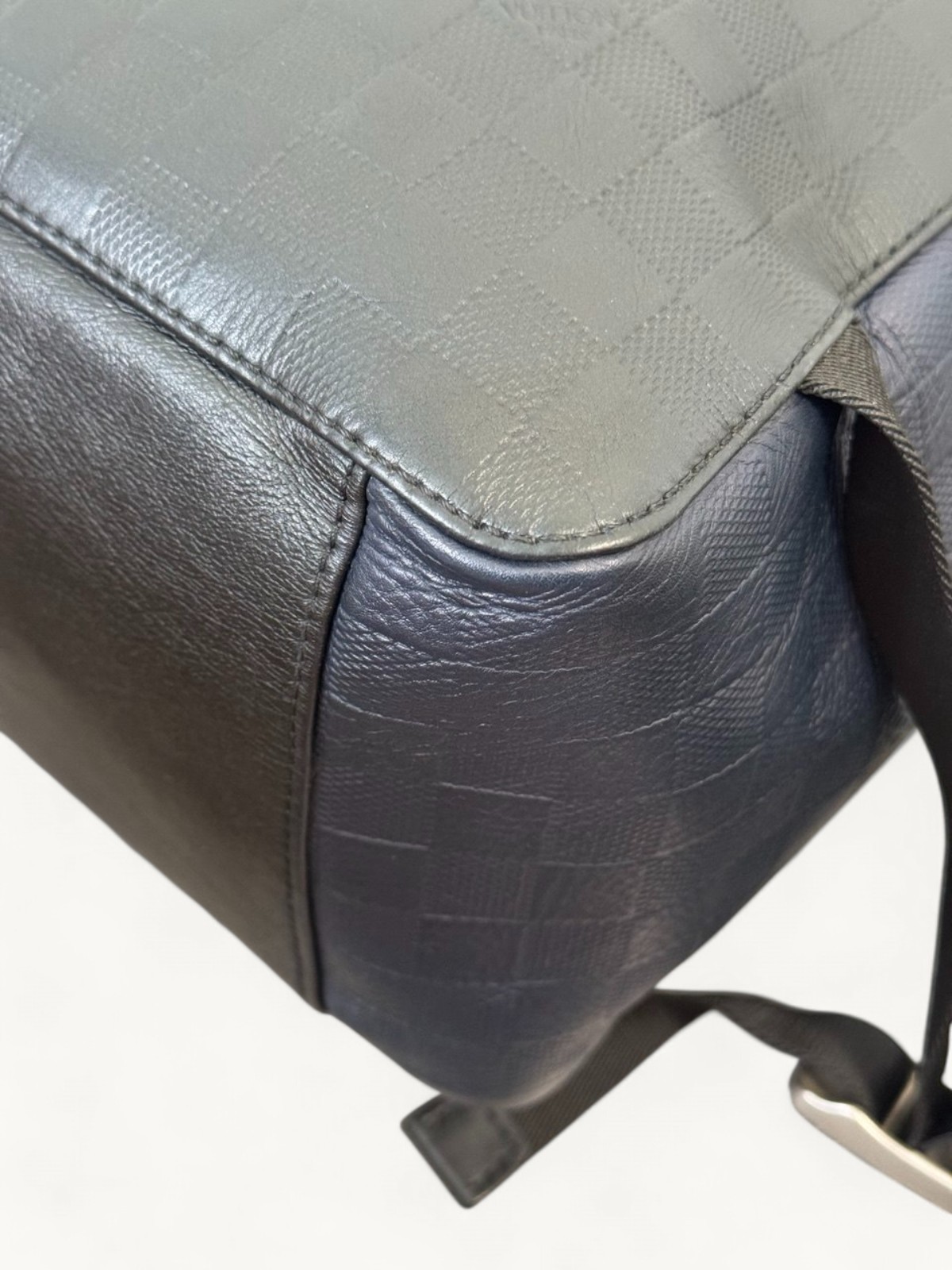 Louis Vuitton Avenue 7