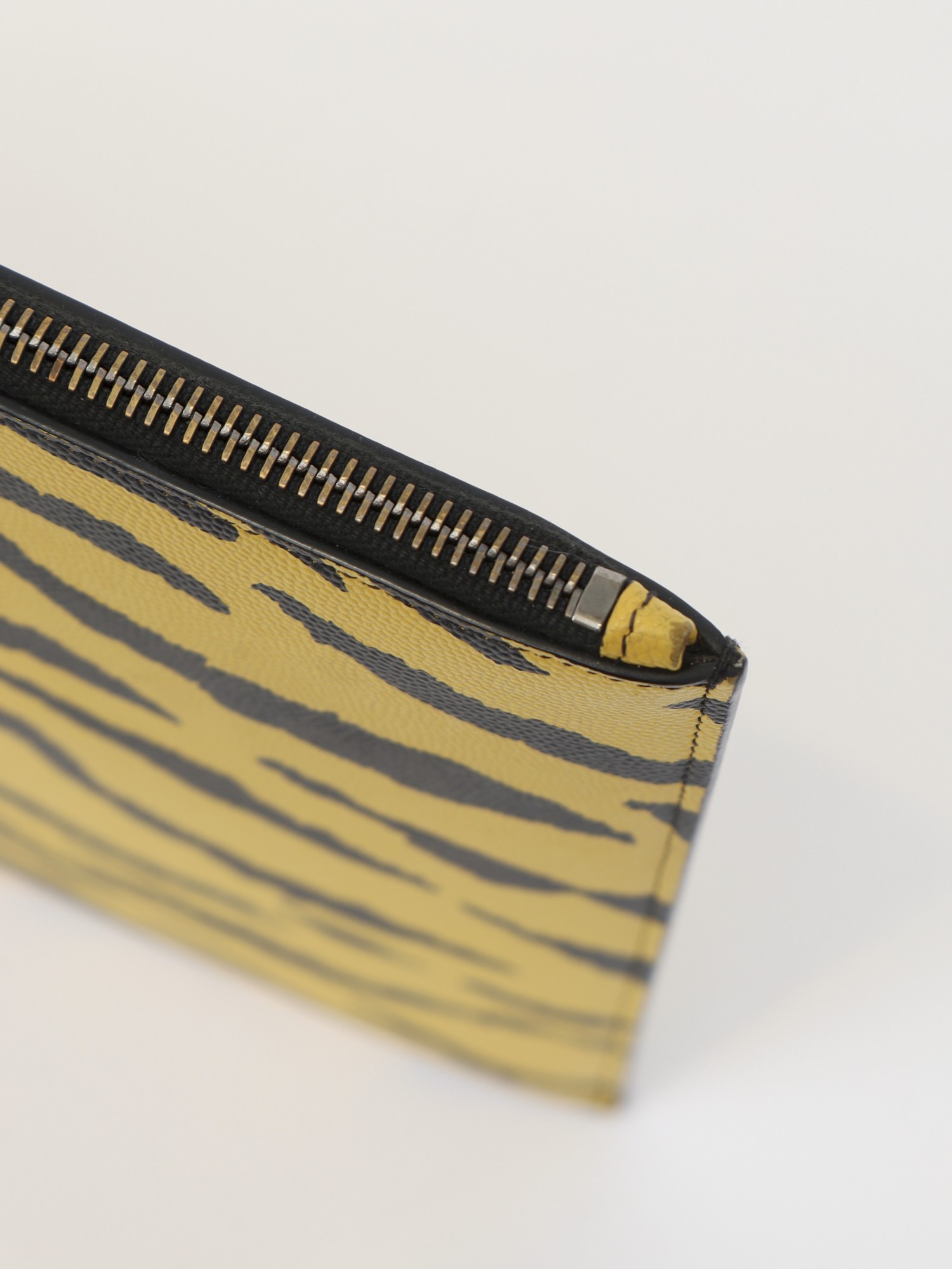 Saint Laurent Case 9