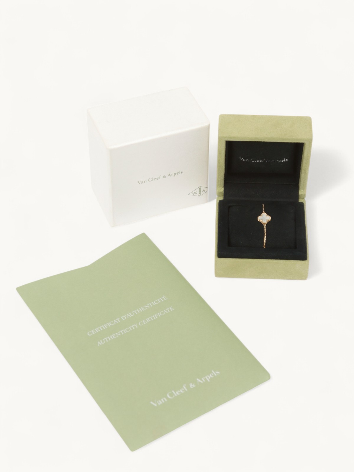 Van Cleef & Arpels Alhambra 3