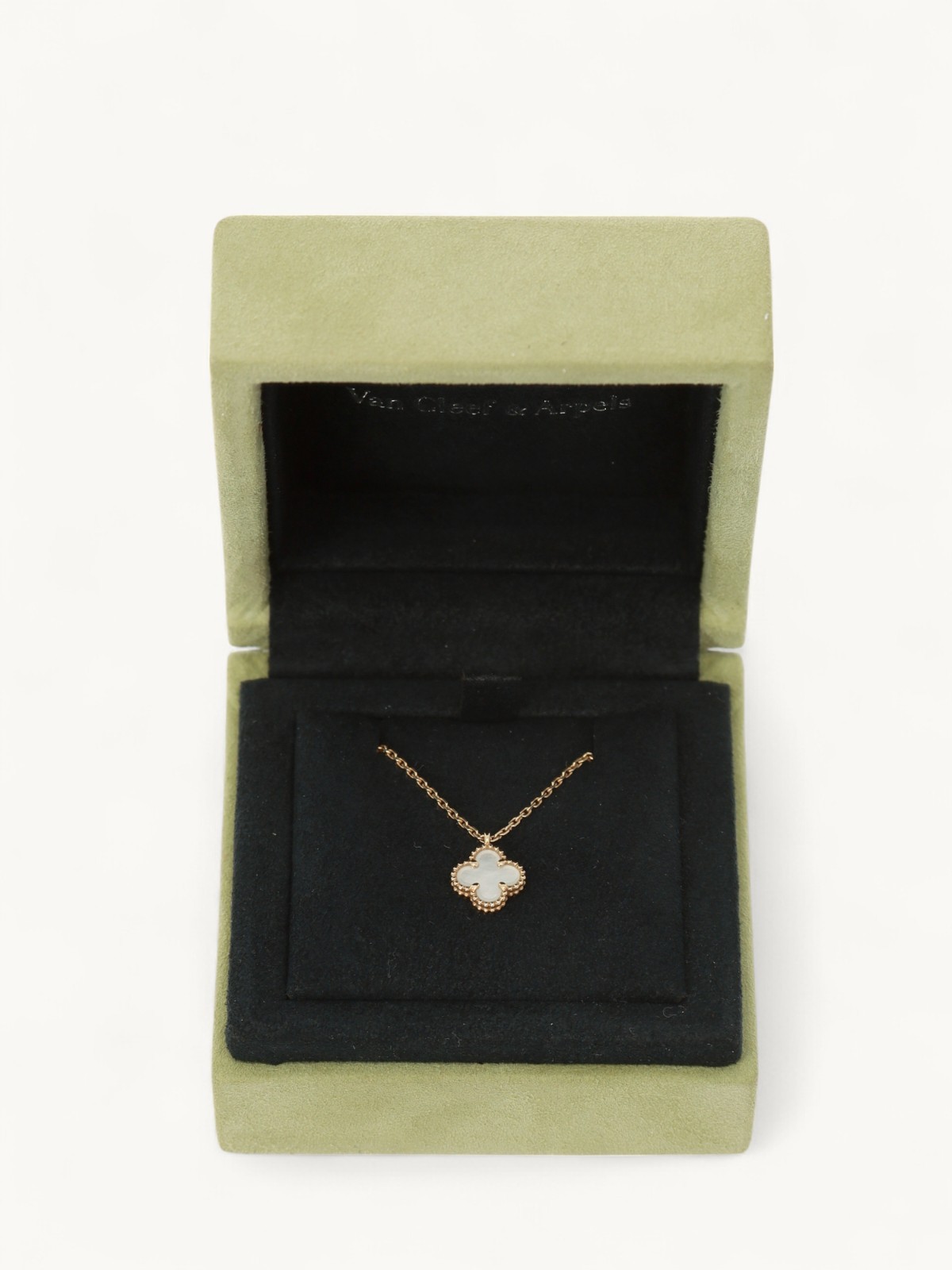 Van Cleef & Arpels Alhambra 2