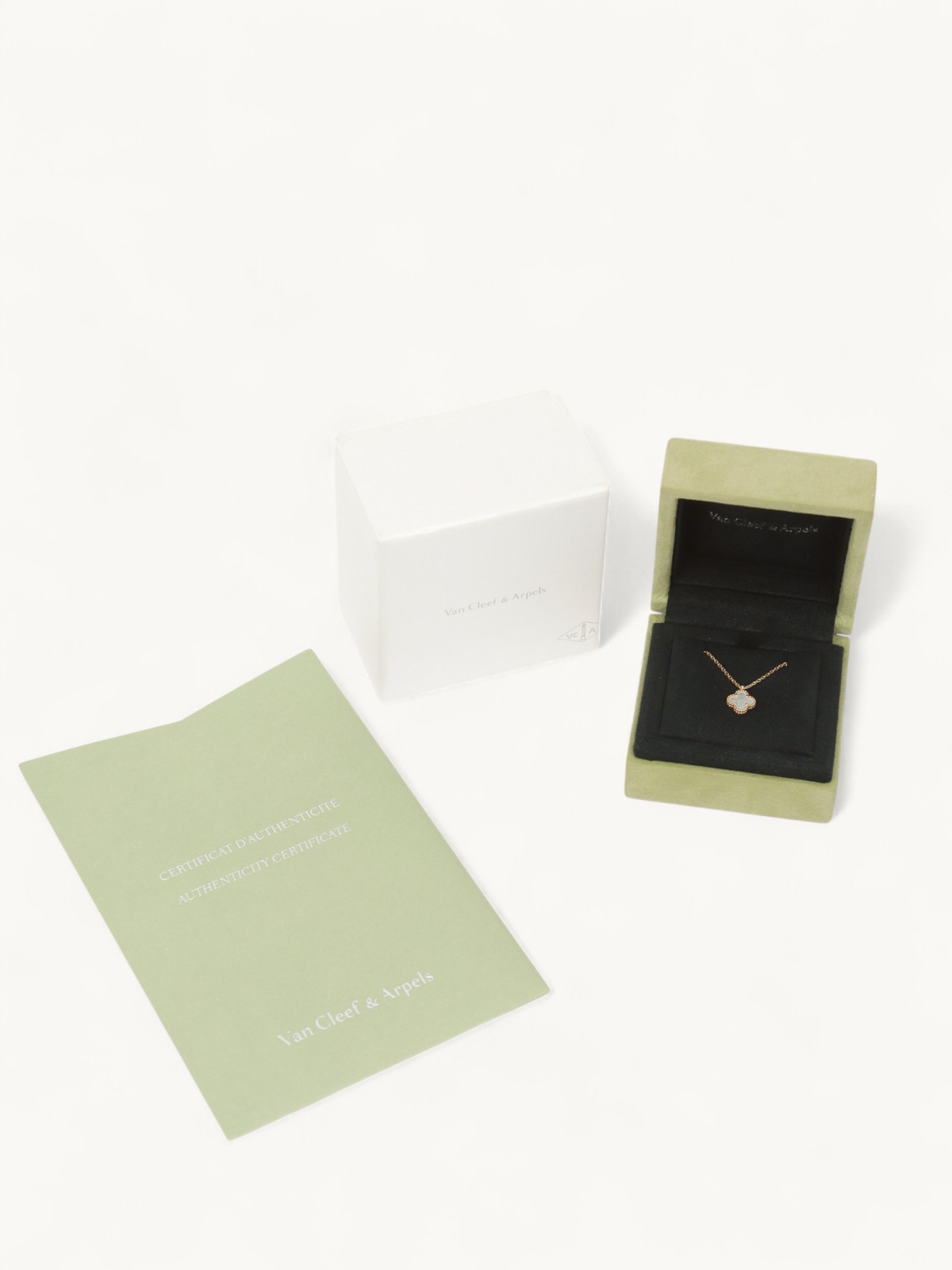 Van Cleef & Arpels Alhambra 3