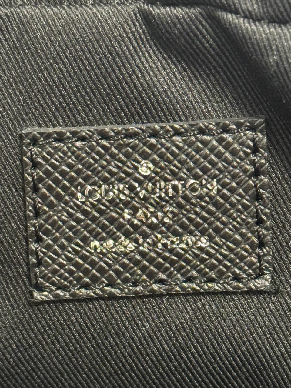 Louis Vuitton Alex 10