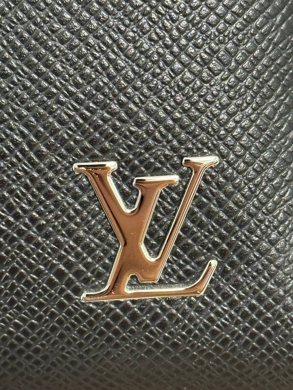 Louis Vuitton Alex 11