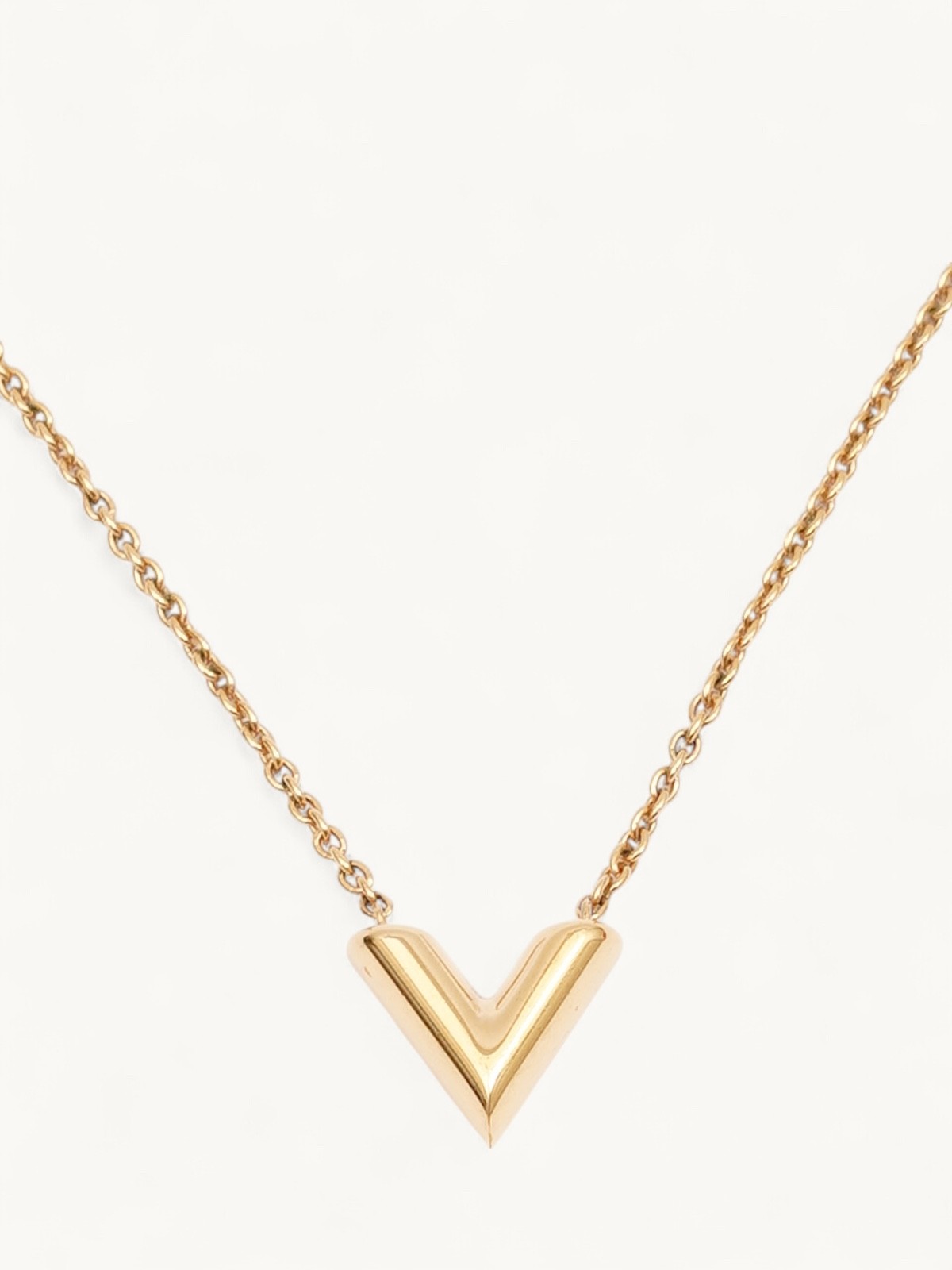 Louis Vuitton Necklace  0