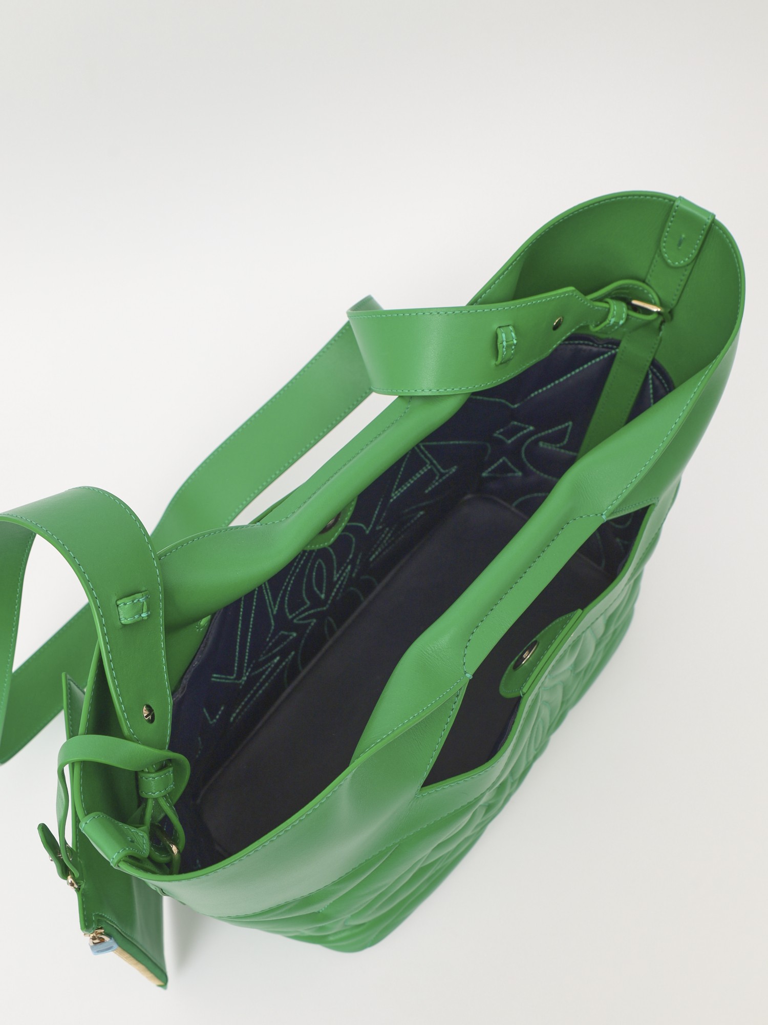 Alexander McQueen Leather Bag  11